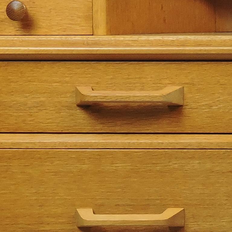 G-Plan Furniture Midcentury Oak British Dressing Table with Mirror, 1960s In Good Condition In Chesham, GB