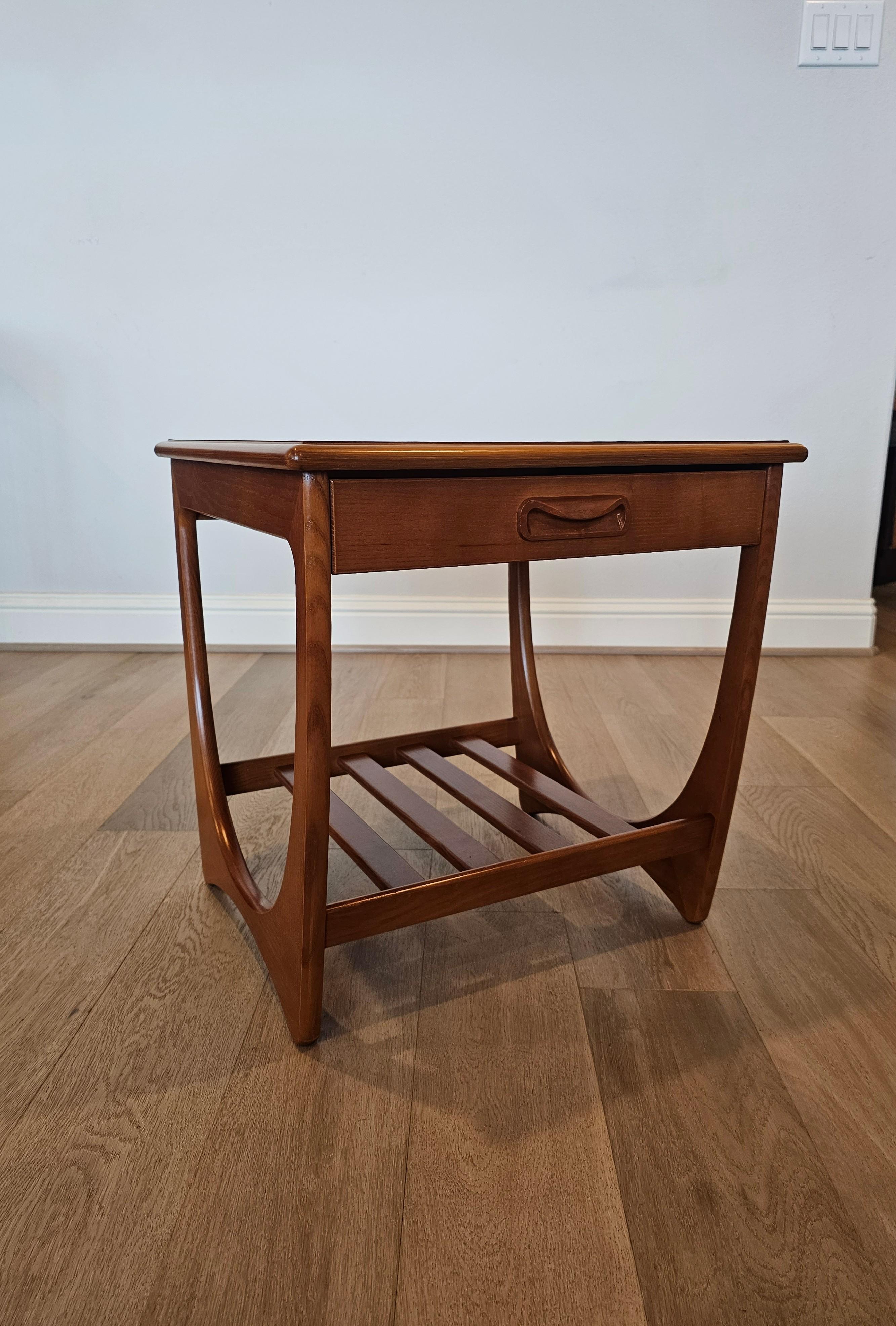 A fabulously retro G Plan mid-century modern Fresco teak side table, original vintage, circa late 1960s/1970s, England.

Introduced in 1966, the Fresco series was
designed by iconic mcm designer Victor Wilkins and features Danish Modern styling with