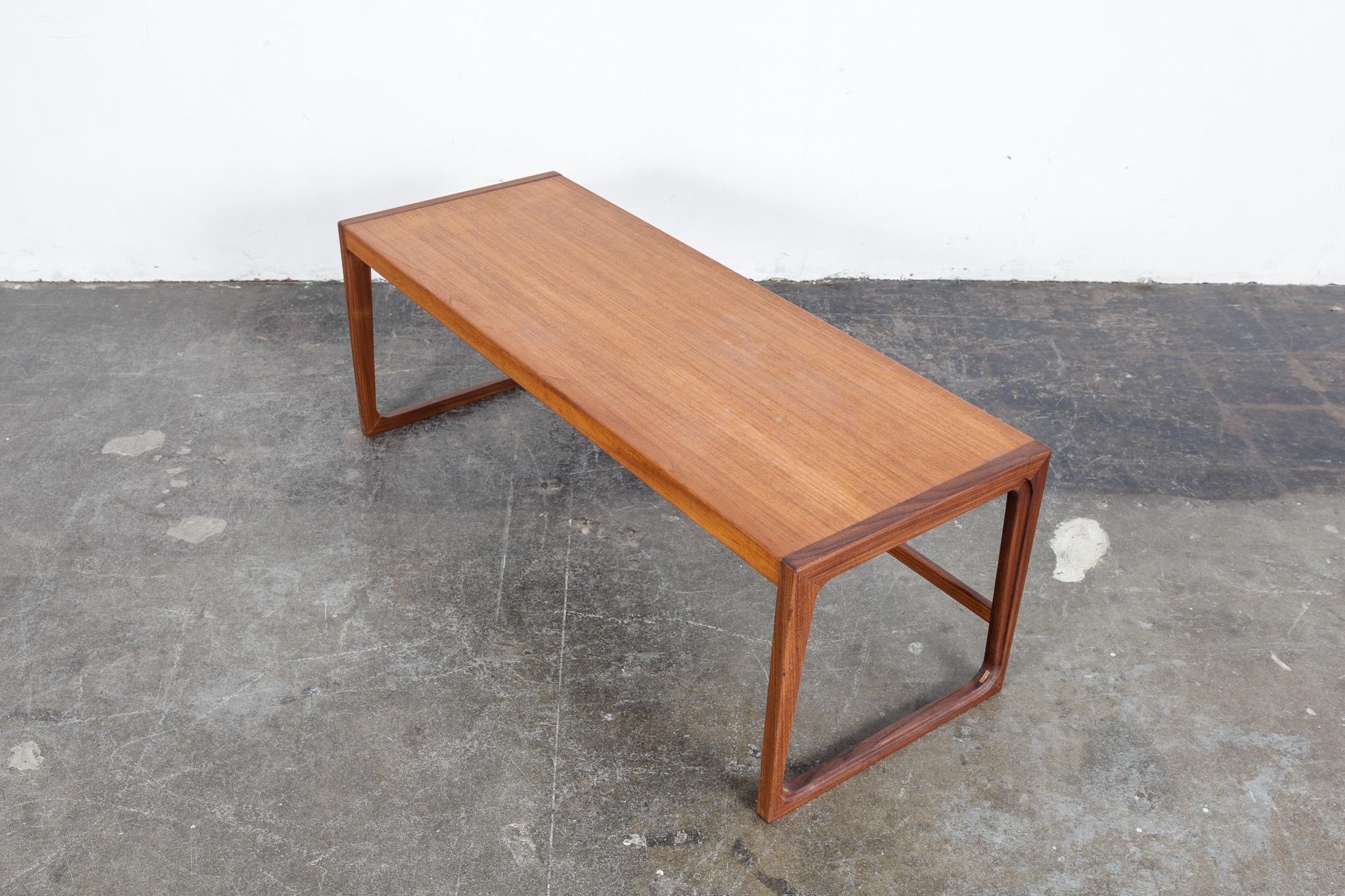 G Plan Midcentury Teak and Afromosia Sleigh Leg Coffee Table In Good Condition In North Hollywood, CA