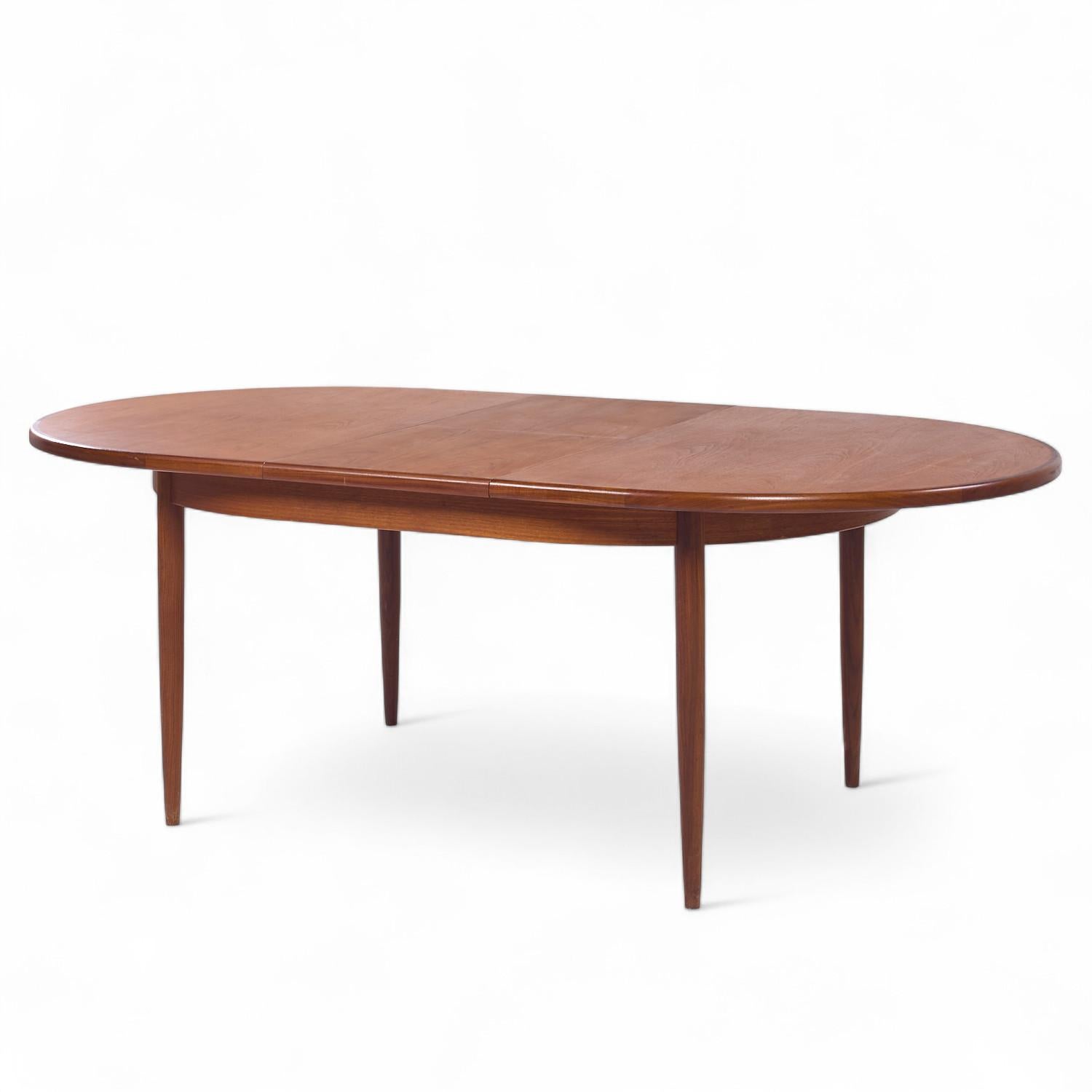 Mid-Century moderno G-Plan Tavolo da pranzo allungabile a foglie nascoste in teak del metà del secolo scorso in vendita