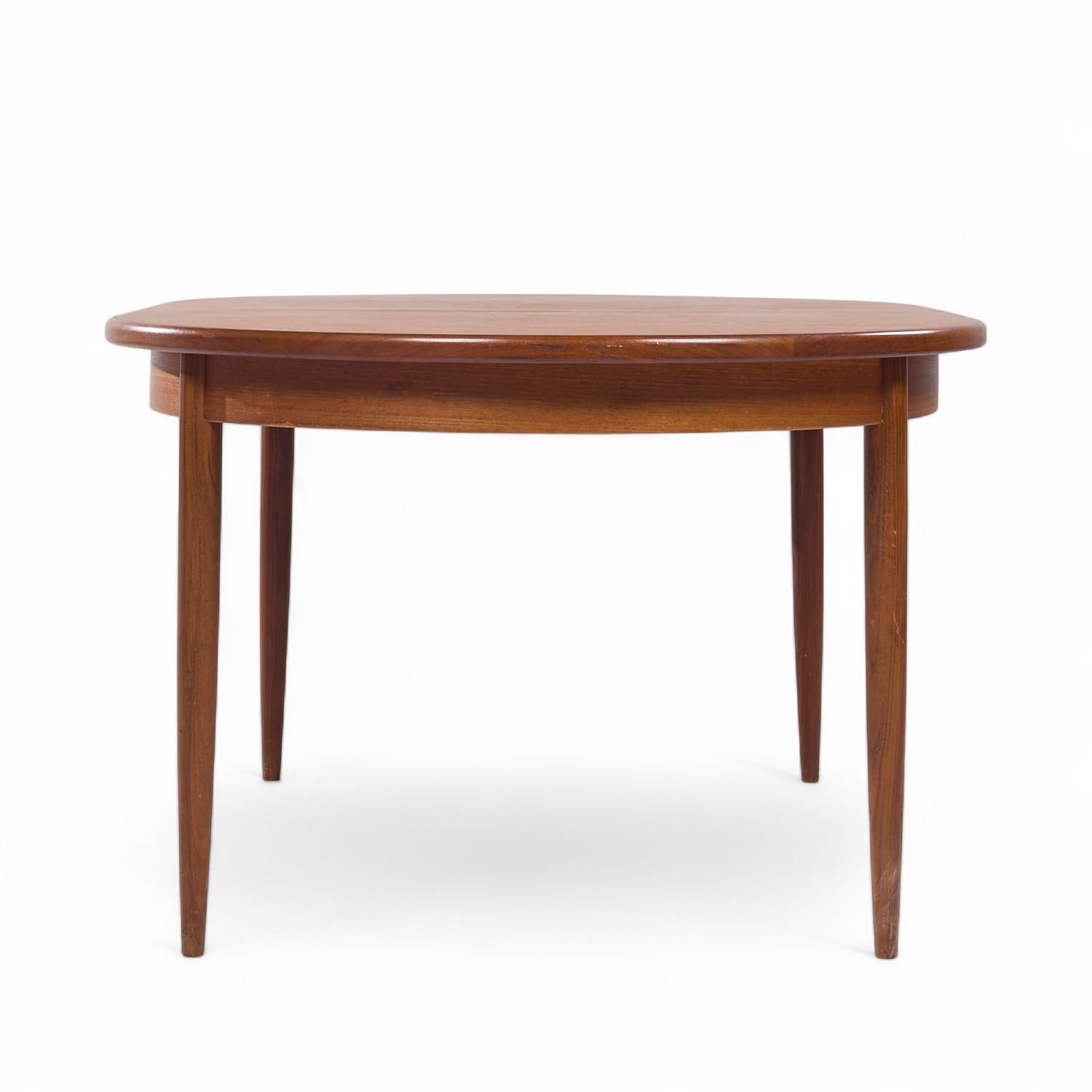 Britannico G-Plan Tavolo da pranzo allungabile a foglie nascoste in teak del metà del secolo scorso in vendita