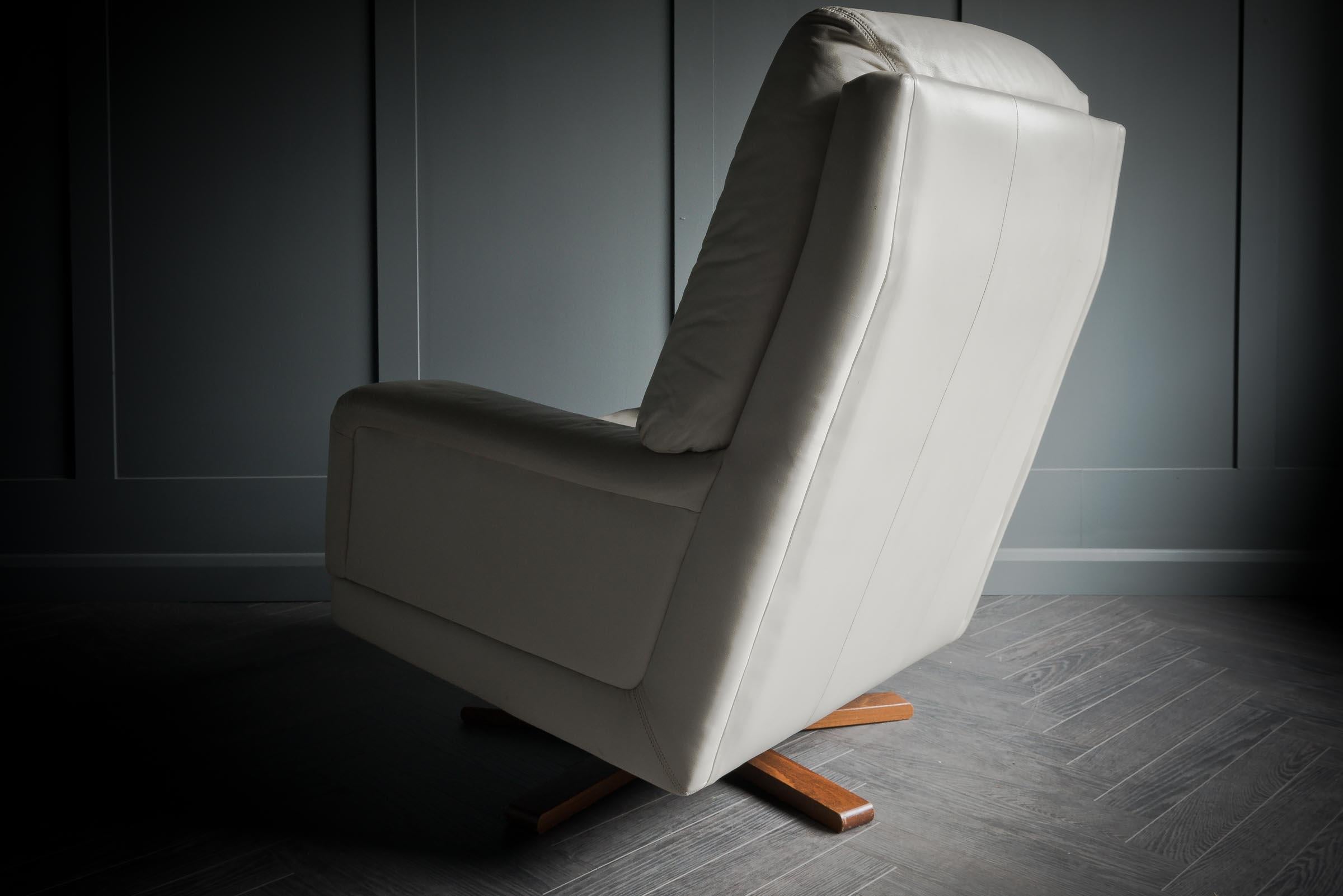 G Plan Model 8780 Richmond Chair and Stool 14