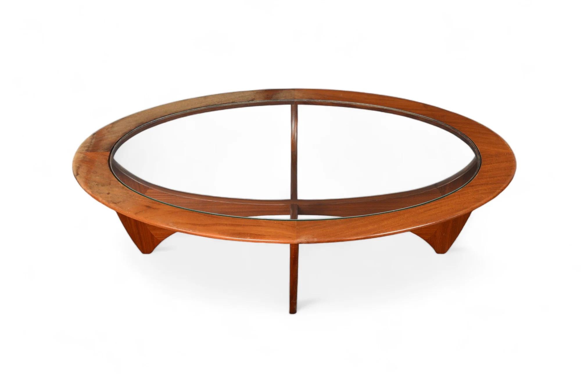 G Plan Oval Astro Coffee Table #1 In Good Condition For Sale In Berkeley, CA