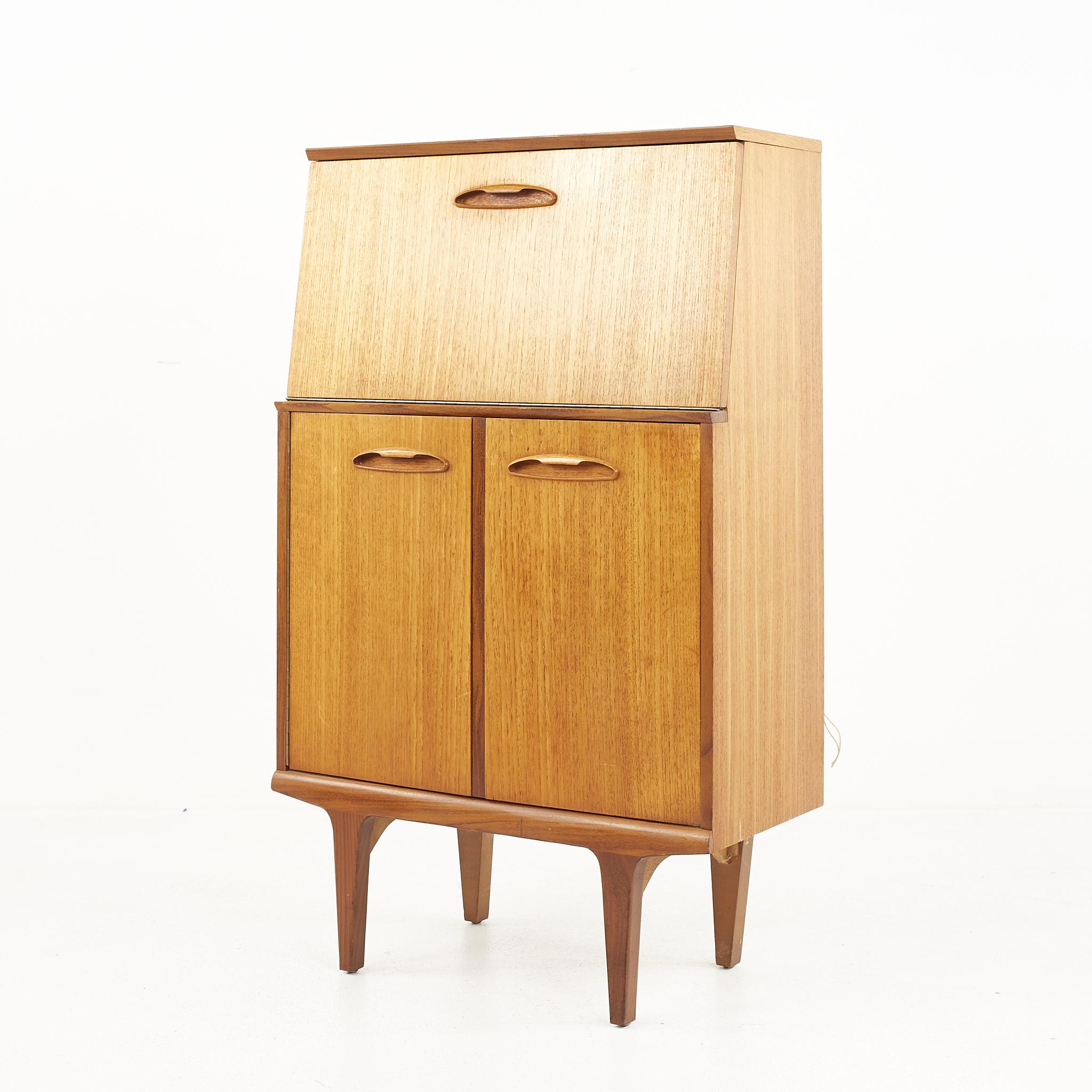 g cabinet