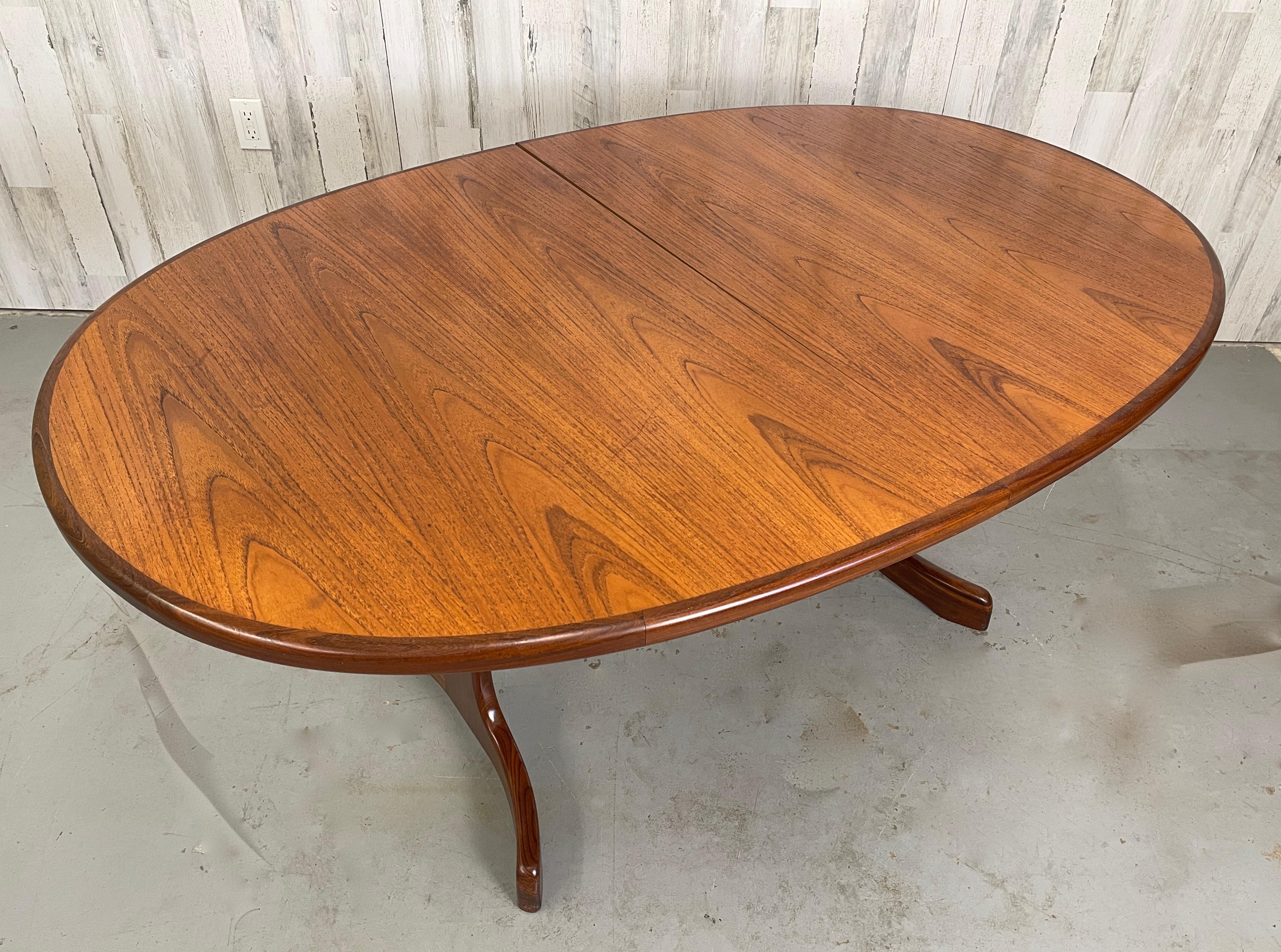 “G-Plan” extendable teak dining table with butterfly leaf. Very good original condition.
Measurements with leaf 82.25 L x 42 D.