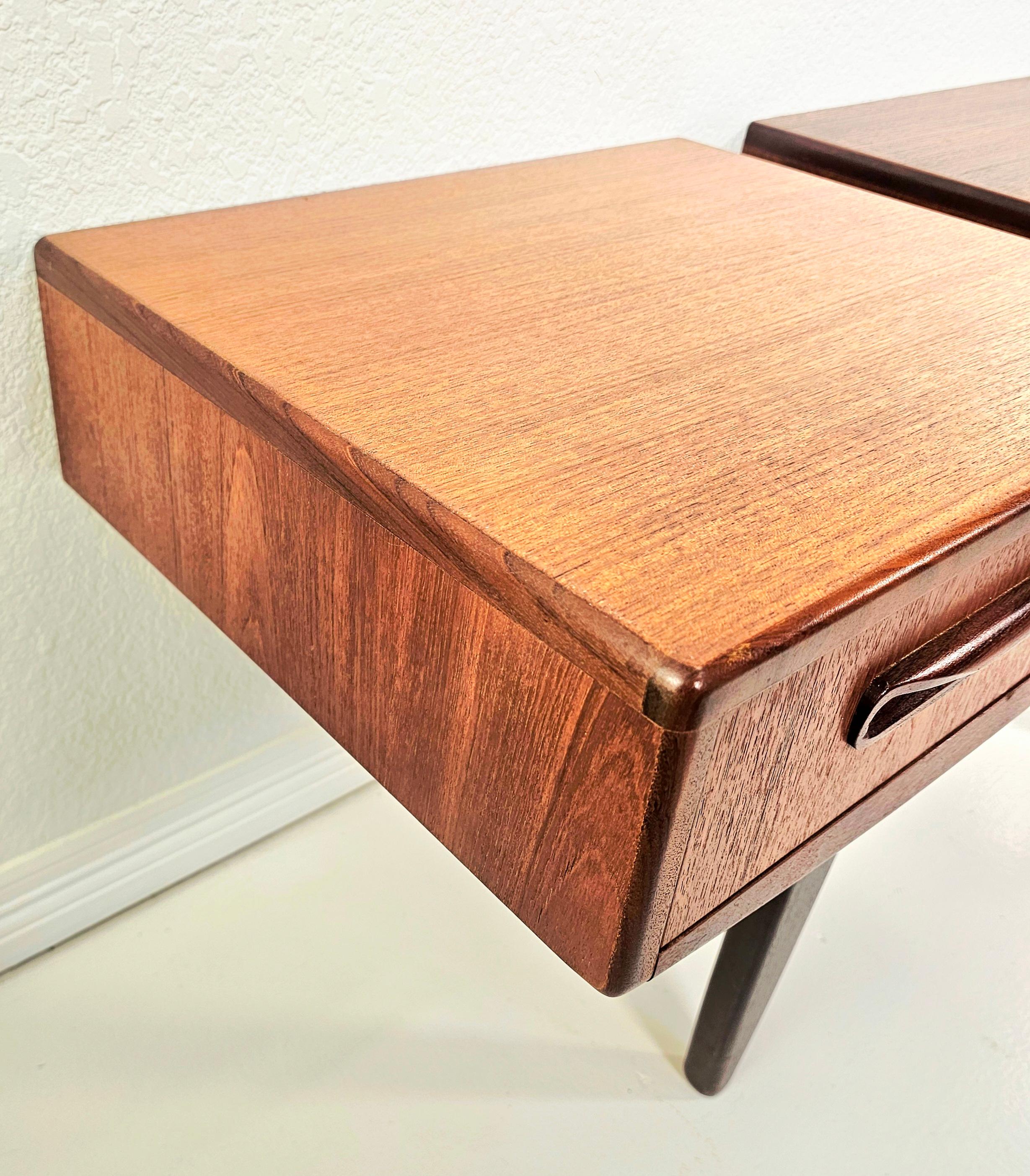 G Plan Teak Floating Nightstands/ End Tables In Good Condition For Sale In Waxahachie, TX
