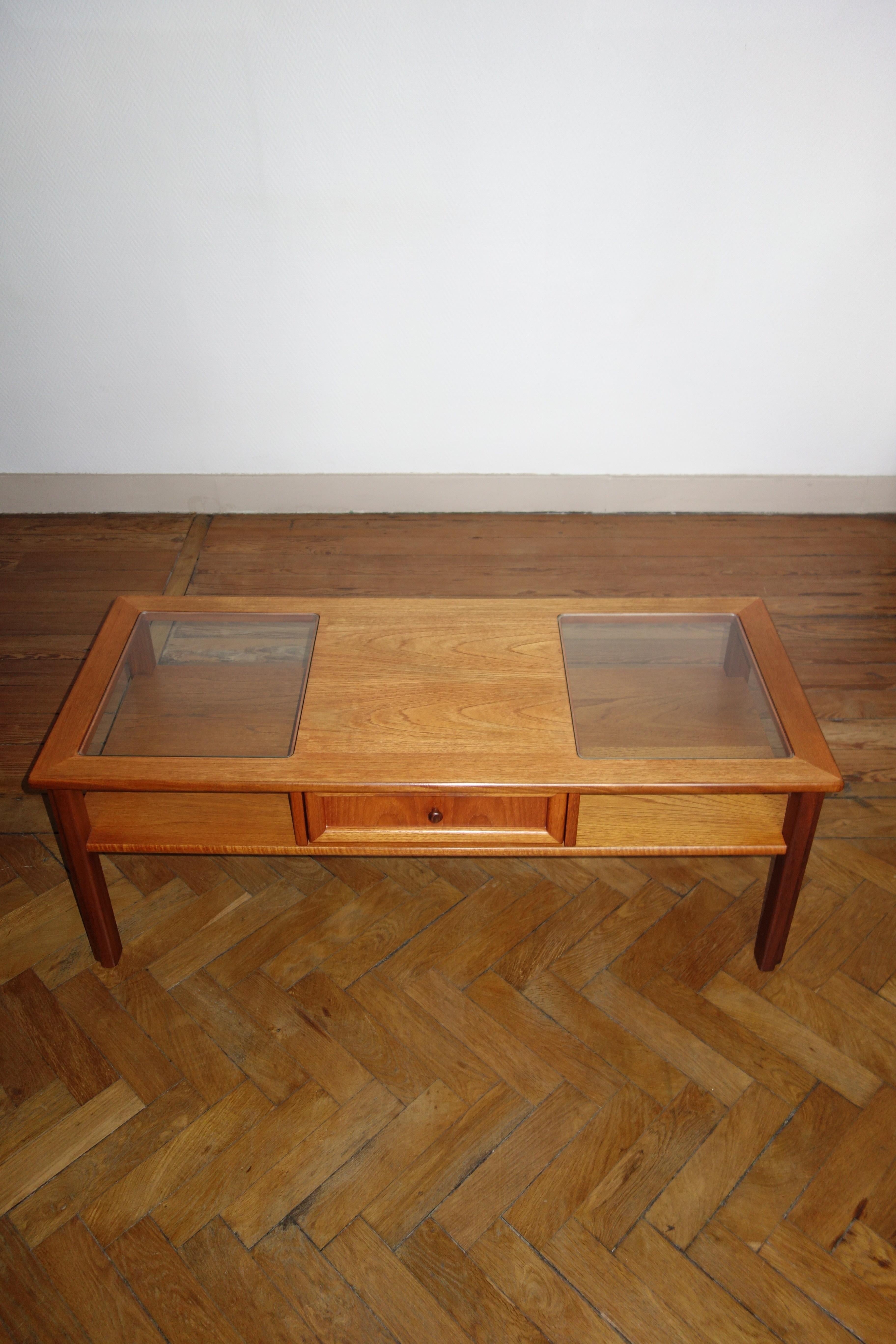 G Plan Teak & Glass Coffee Table, UK 1970s In Good Condition For Sale In BEAUNE, FR