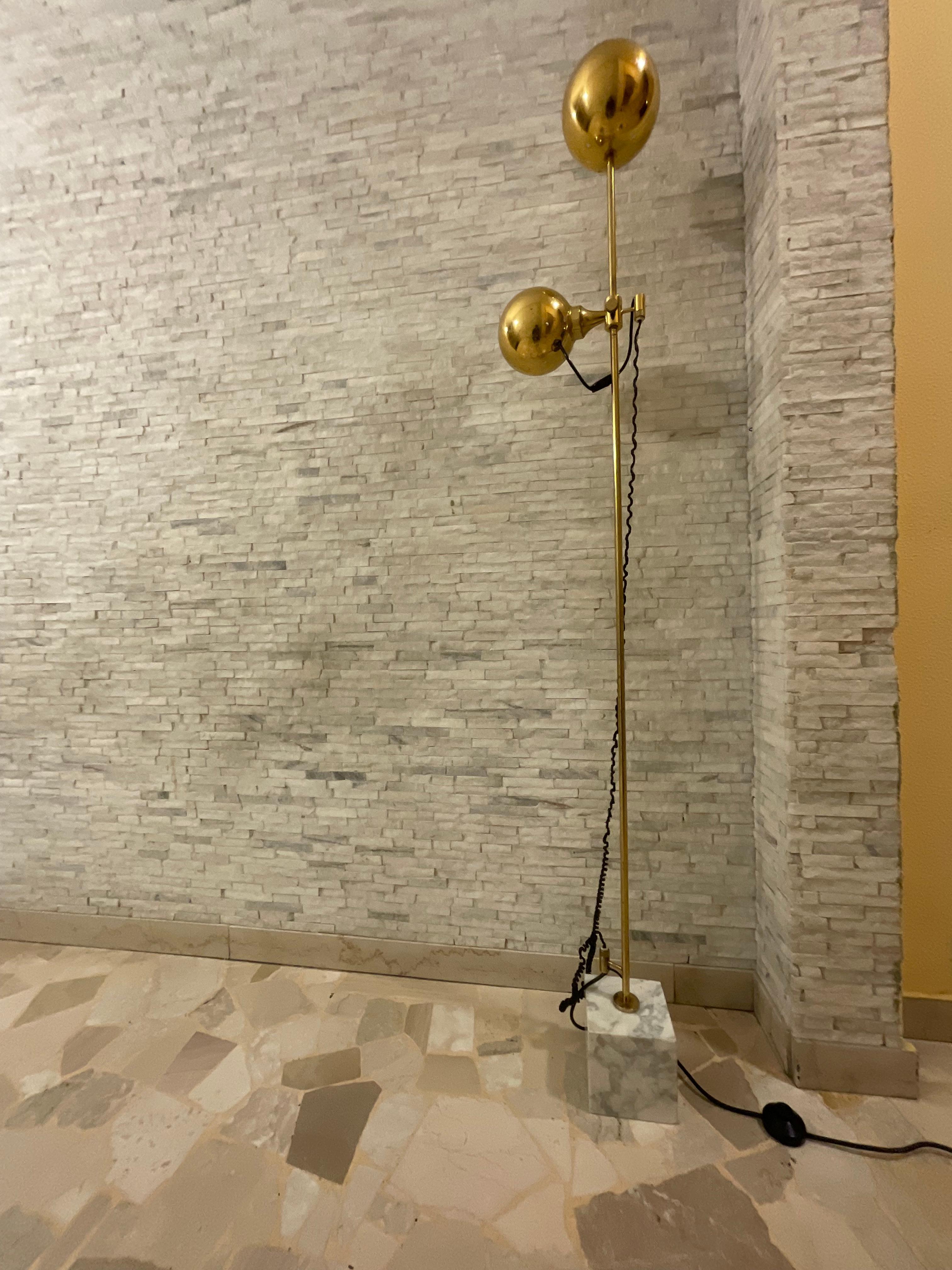 Italiano G. Reggiani - Lampada con 2 diffusori di cui 1 regolabile in altezza ITALIA 1970 in vendita