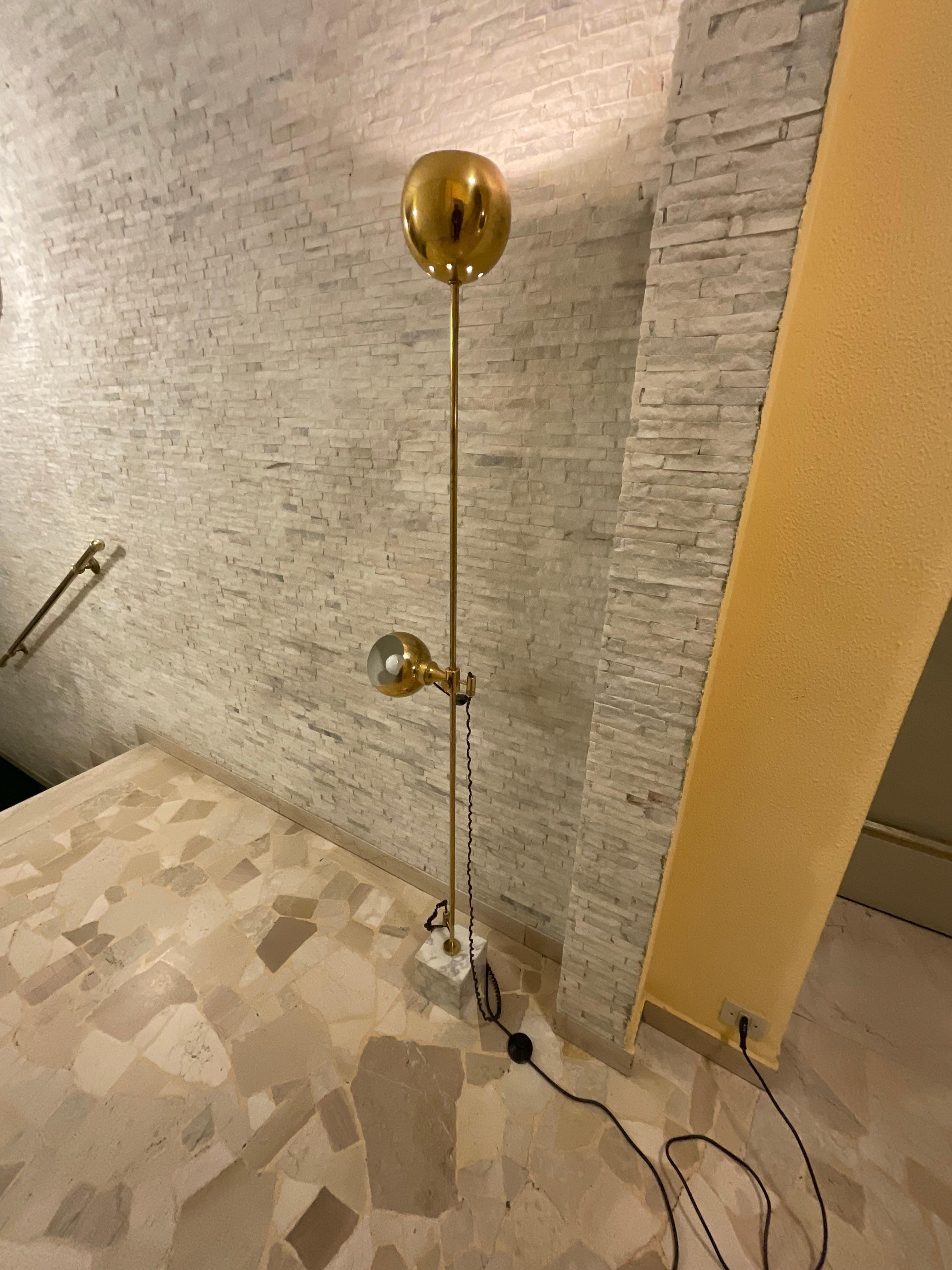 G. Reggiani - Lampada con 2 diffusori di cui 1 regolabile in altezza ITALIA 1970 in vendita 1