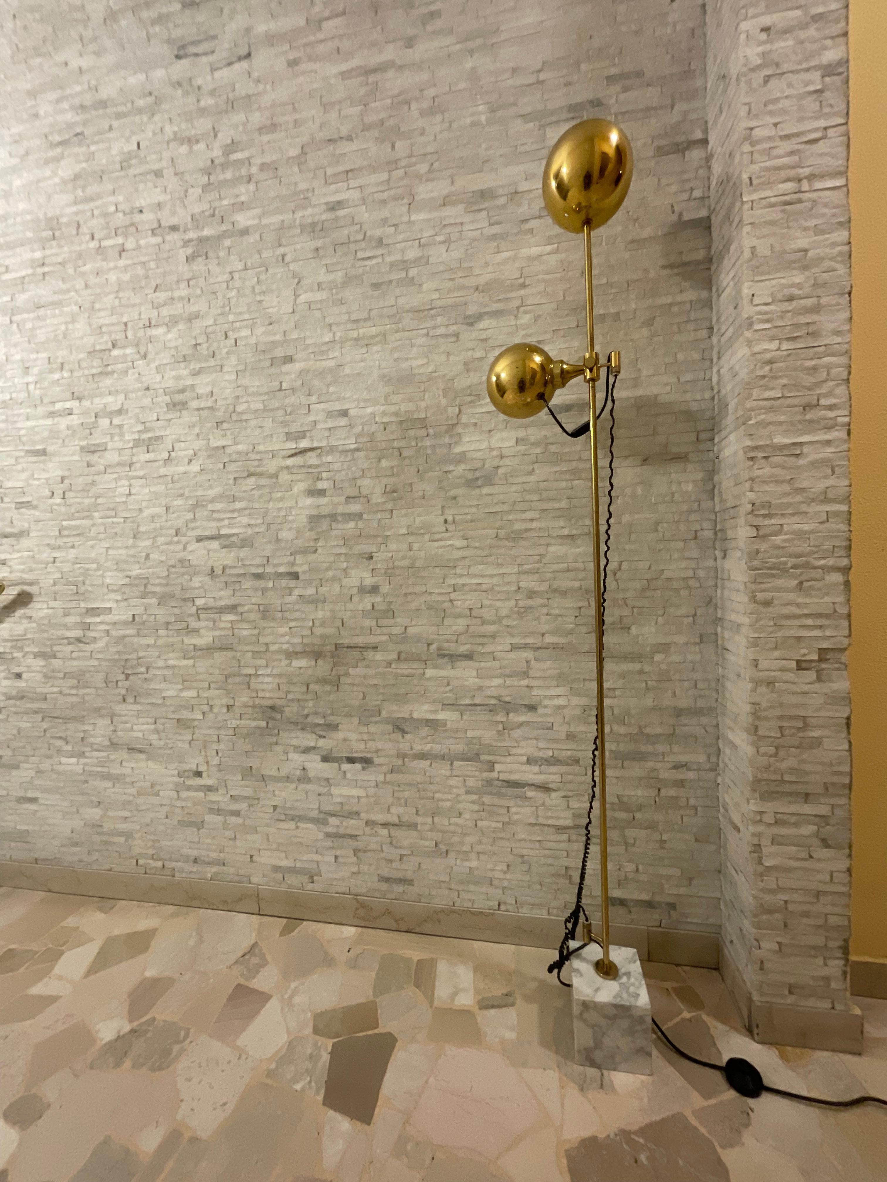 G. Reggiani - Lampada con 2 diffusori di cui 1 regolabile in altezza ITALIA 1970 in vendita 2