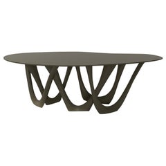 Tavolo G di Zieta, piano e base verniciati a polvere "Umbra Grey
