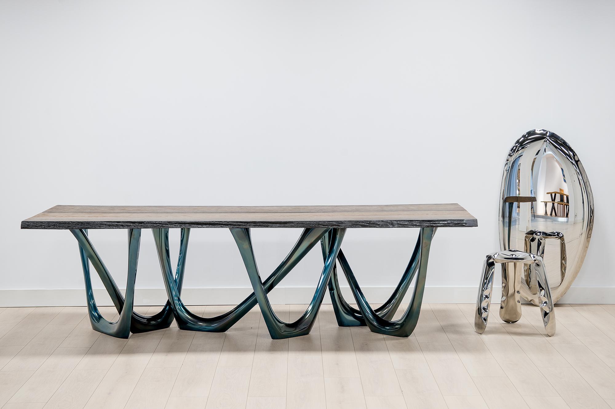Zieta utilise un logiciel de conception paramétrique pour générer la forme de la G-Table. La modification de quelques variables permet de créer aussi bien un modèle miniature qu'un immense pavillon. La structure délicate des pieds de la table peut