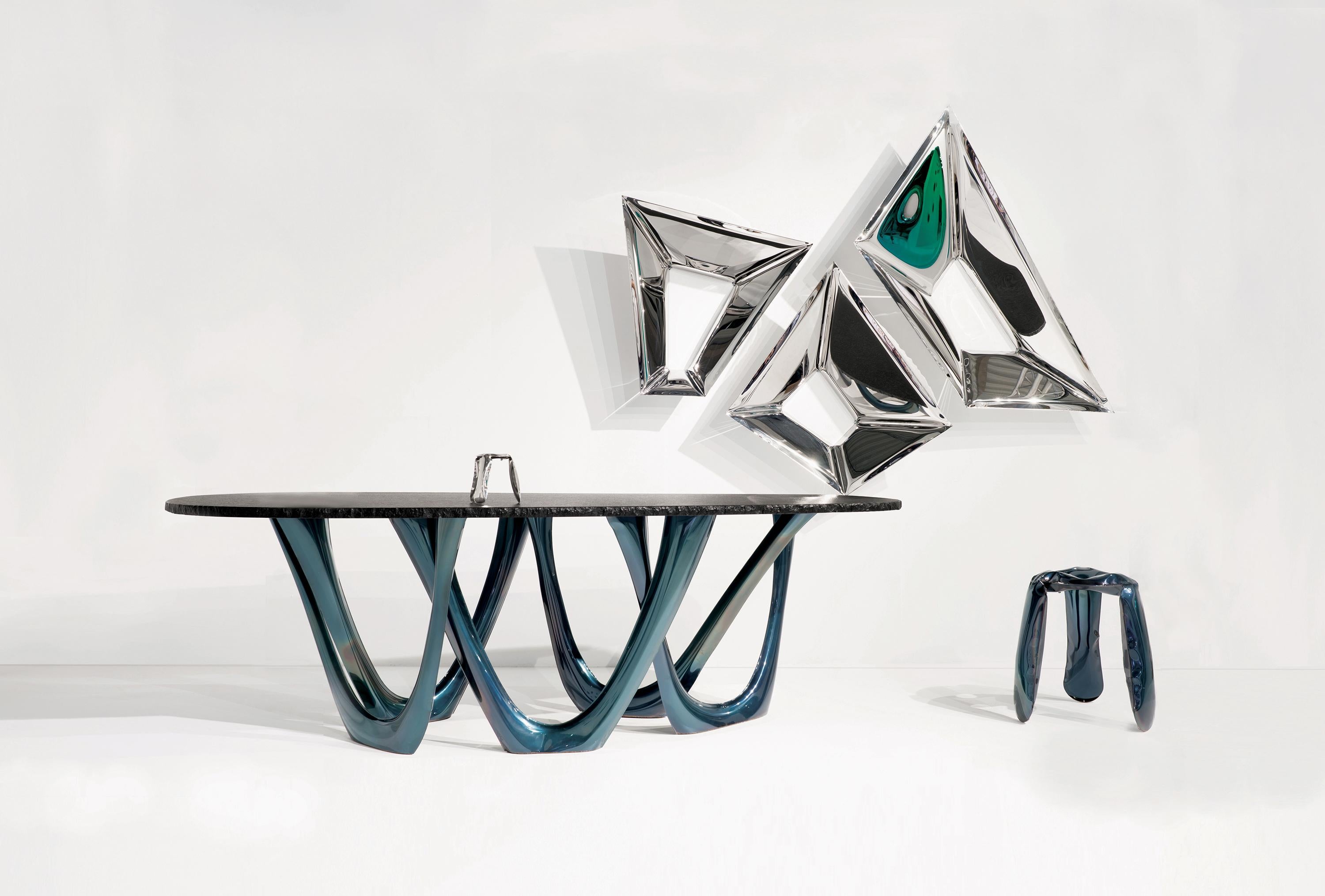 Table G-Table Cosmos en chêne ancien avec base en acier au carbone bleu cosmique de Zieta Neuf - En vente à Beverly Hills, CA