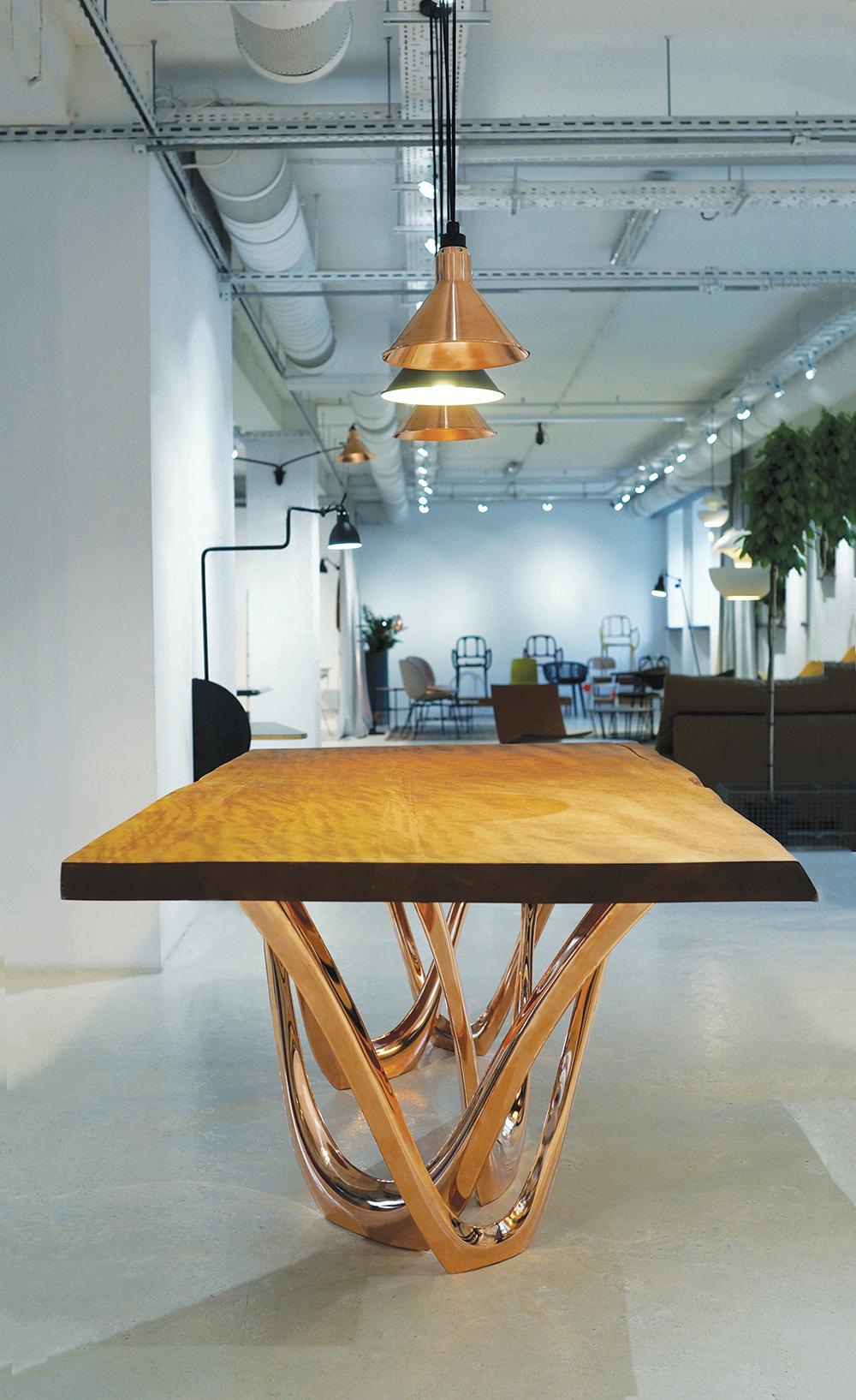 Polacco G-Table CU + K con piano in Wood Kauri e base in acciaio rivestita in rame di Zieta in vendita