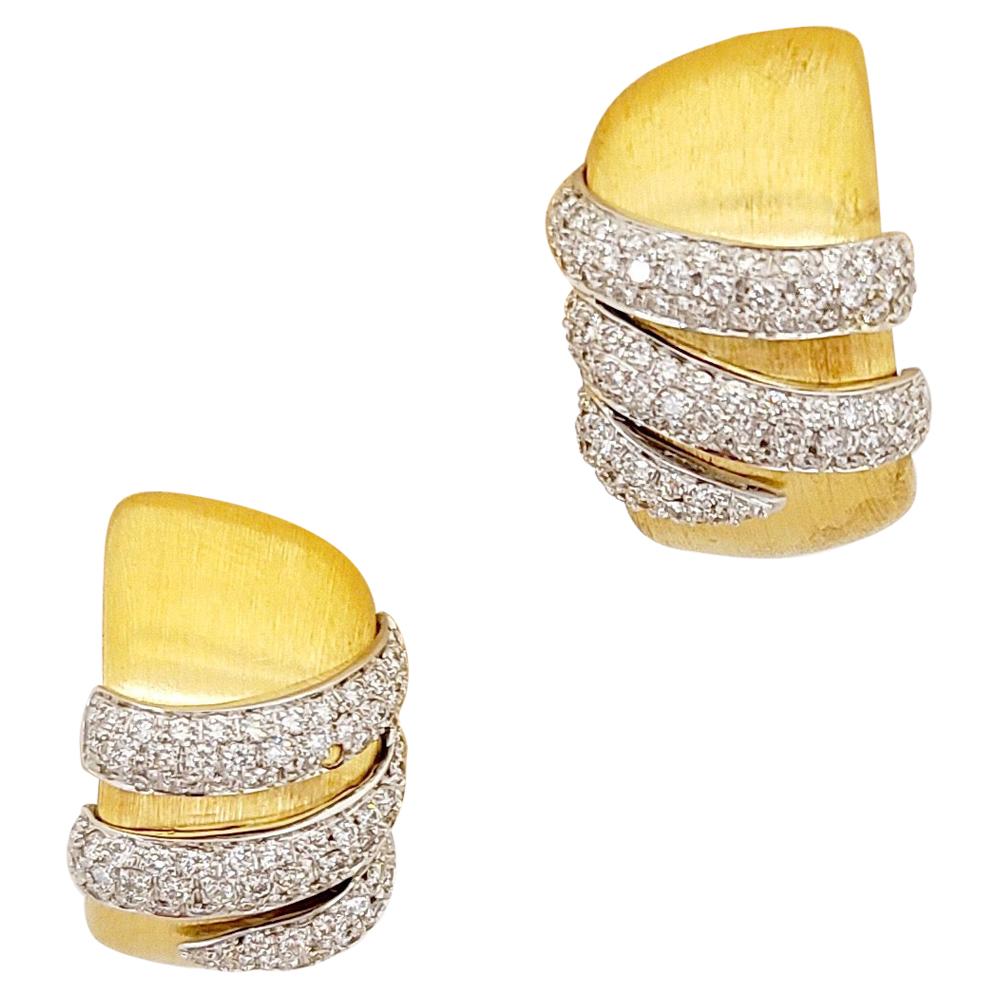 G. Verdi 18 Karat Yellow Gold, 1.54 Carat Diamond Hoop Earrings For Sale