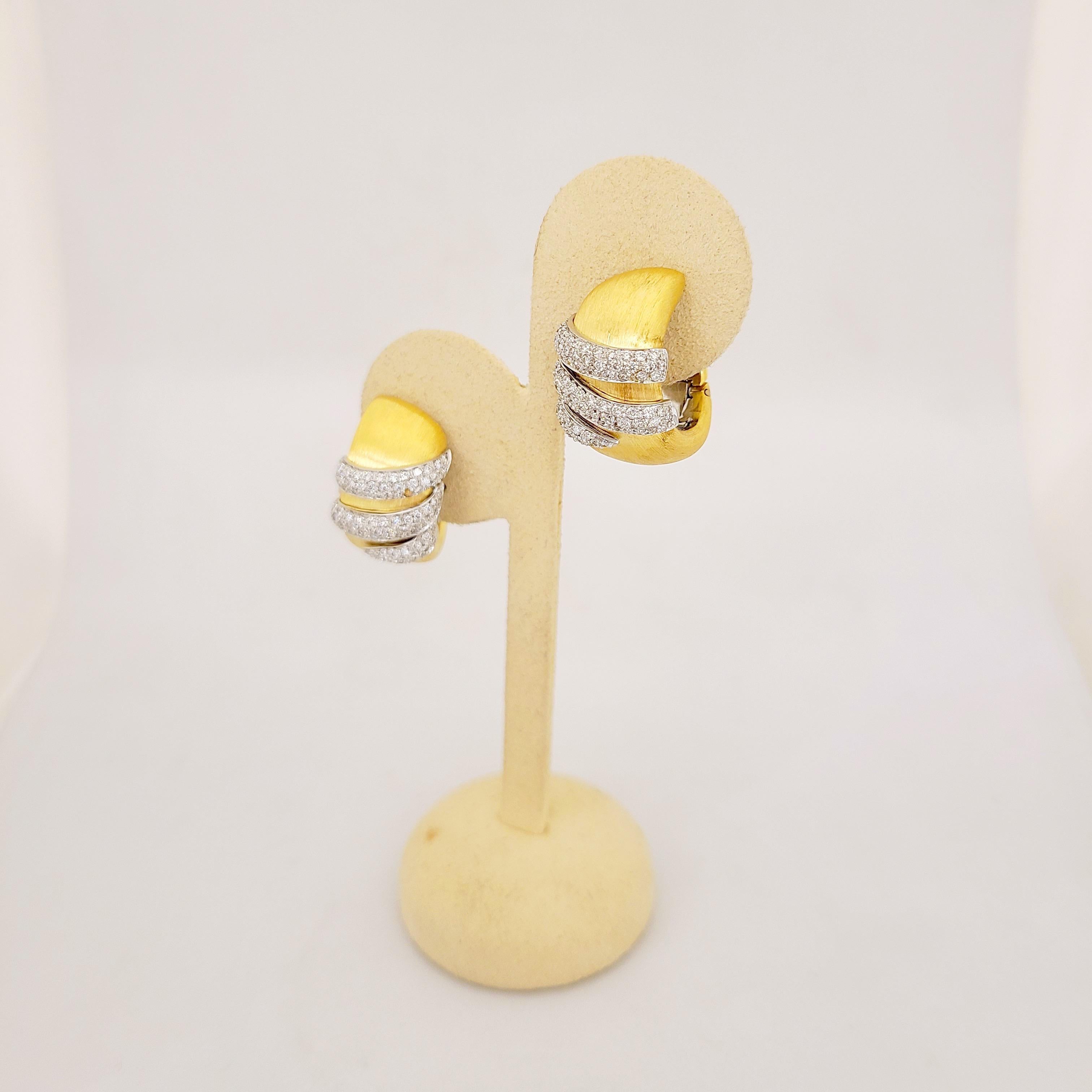 G. Verdi 18 Karat Yellow Gold, 1.54 Carat Diamond Hoop Earrings In New Condition For Sale In New York, NY