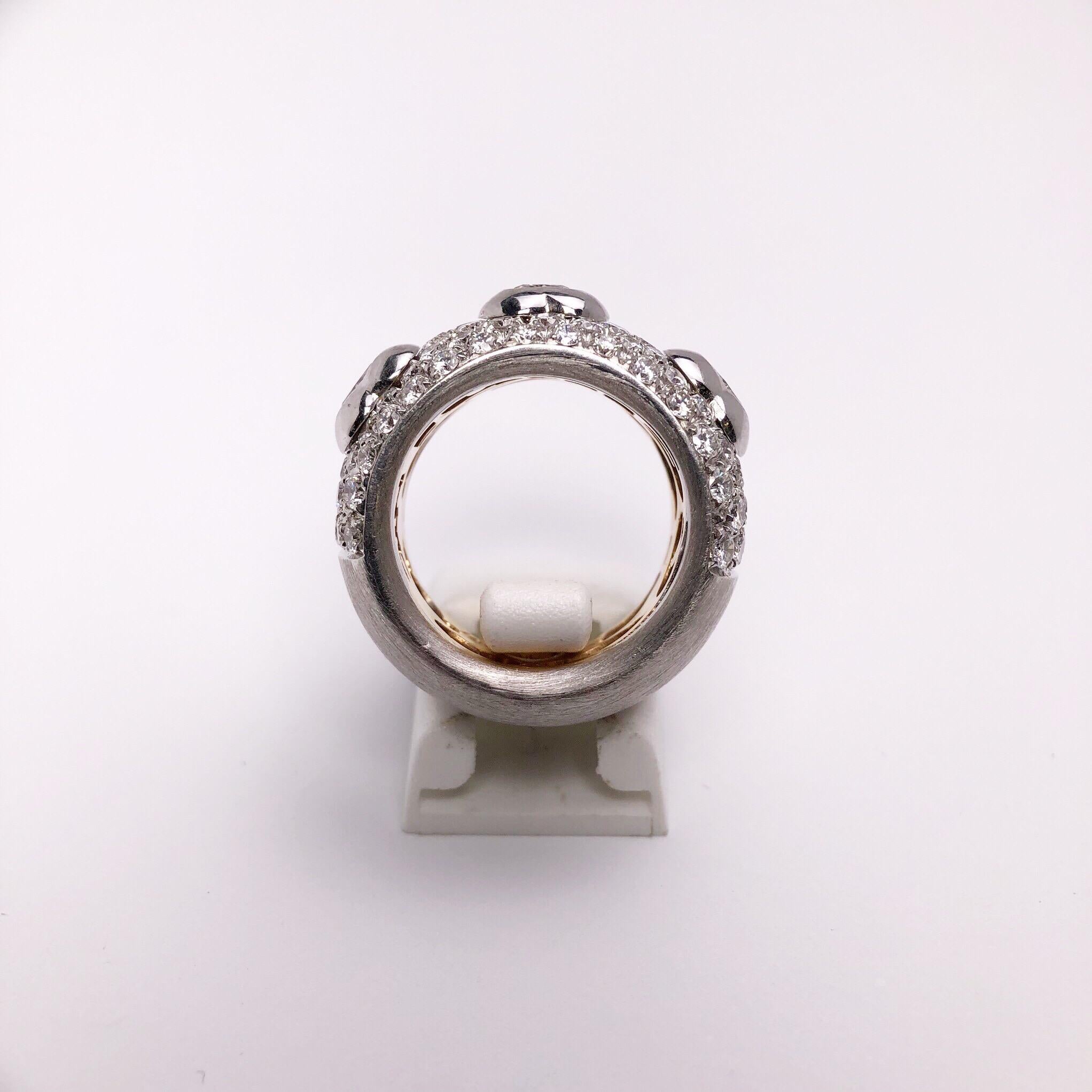 Moderne Cellini Jewelers Bague cœurs en or blanc 18 carats et diamants de 3,39 carats en vente