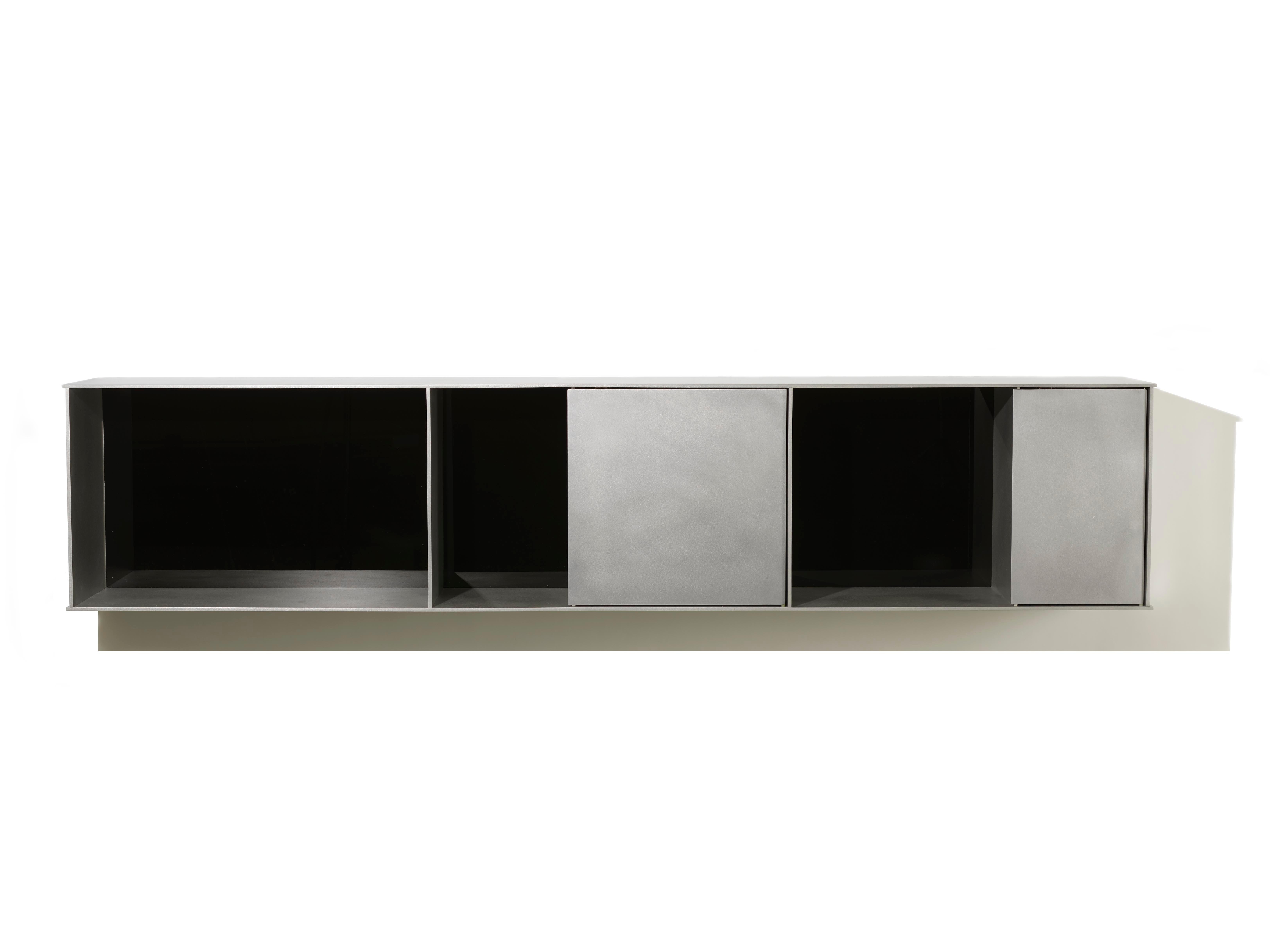 G-Wandregal mit Türen aus gewachstem Aluminiumblech von Jonathan Nesci im Angebot 2