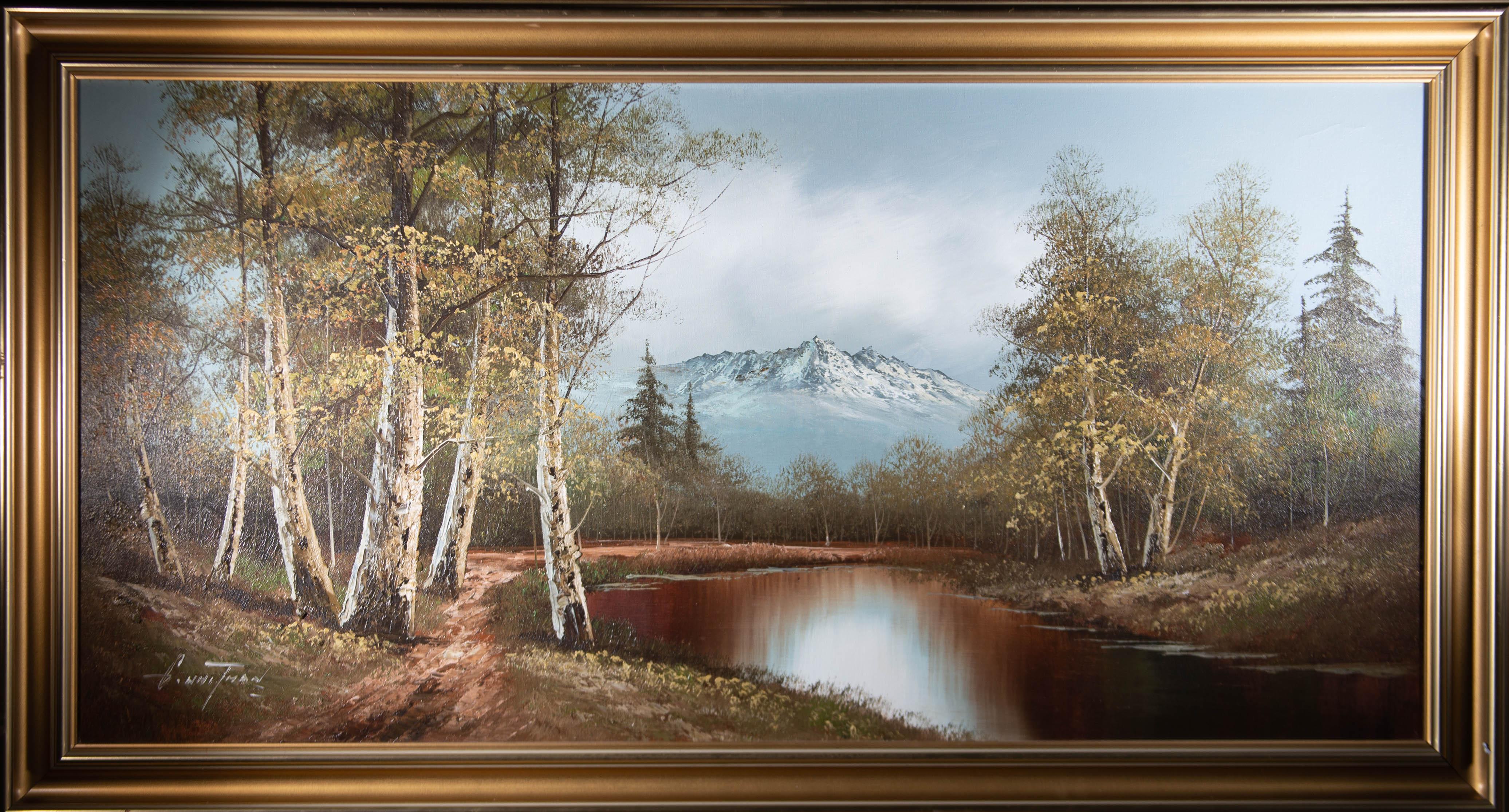 Une scène pittoresque de lac de montagne avec des dimensions panoramiques. L'artiste a signé dans le coin inférieur gauche et le tableau est présenté dans un cadre contemporain à effet doré. Sur toile.

