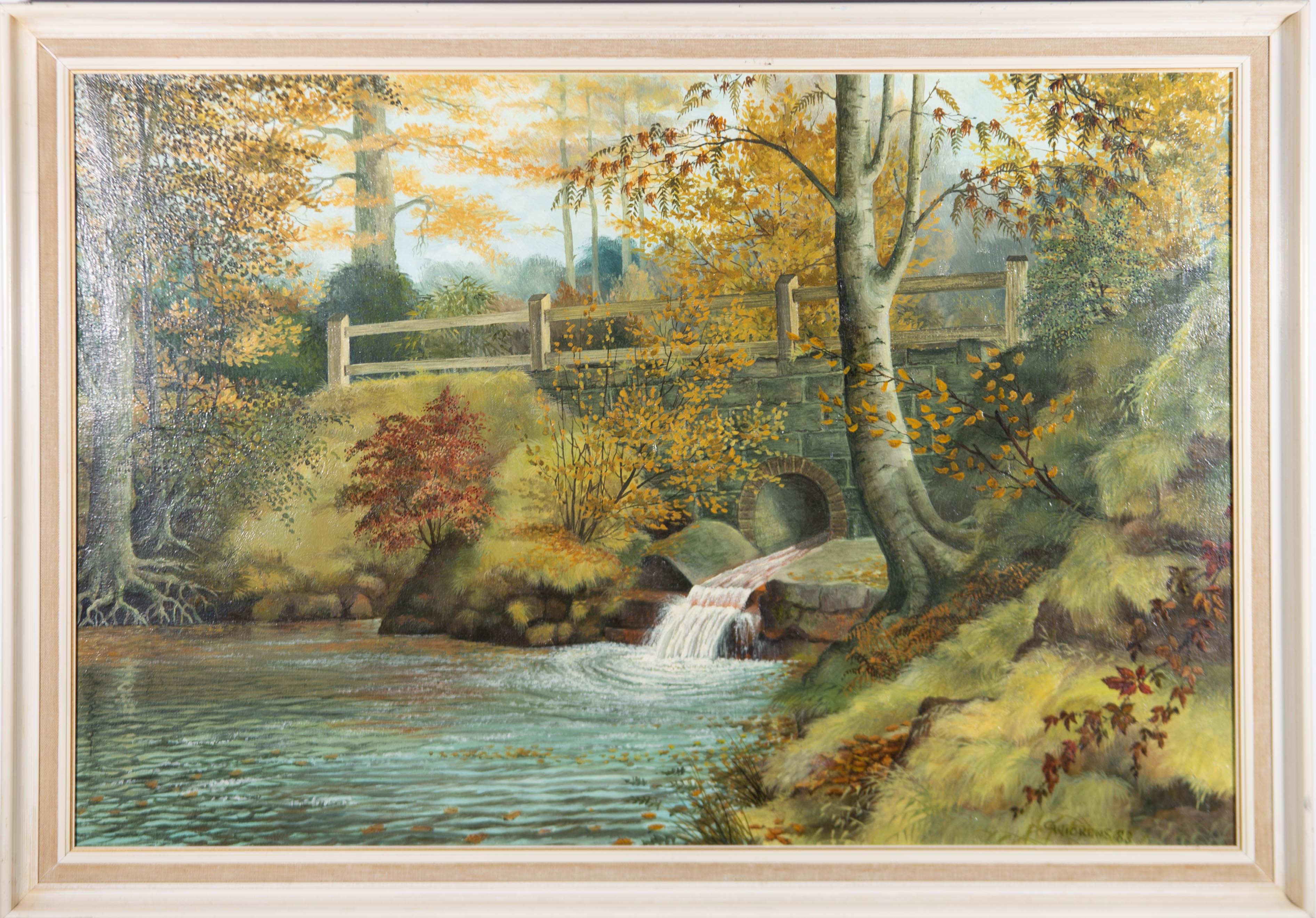 Un olio vibrante in una tavolozza autunnale che mostra un ruscello che sfocia in un fiume circondato da alberi dalle foglie dorate. L'artista ha firmato e datato l'angolo in basso a destra.

Il quadro è stato presentato in una raffinata cornice
