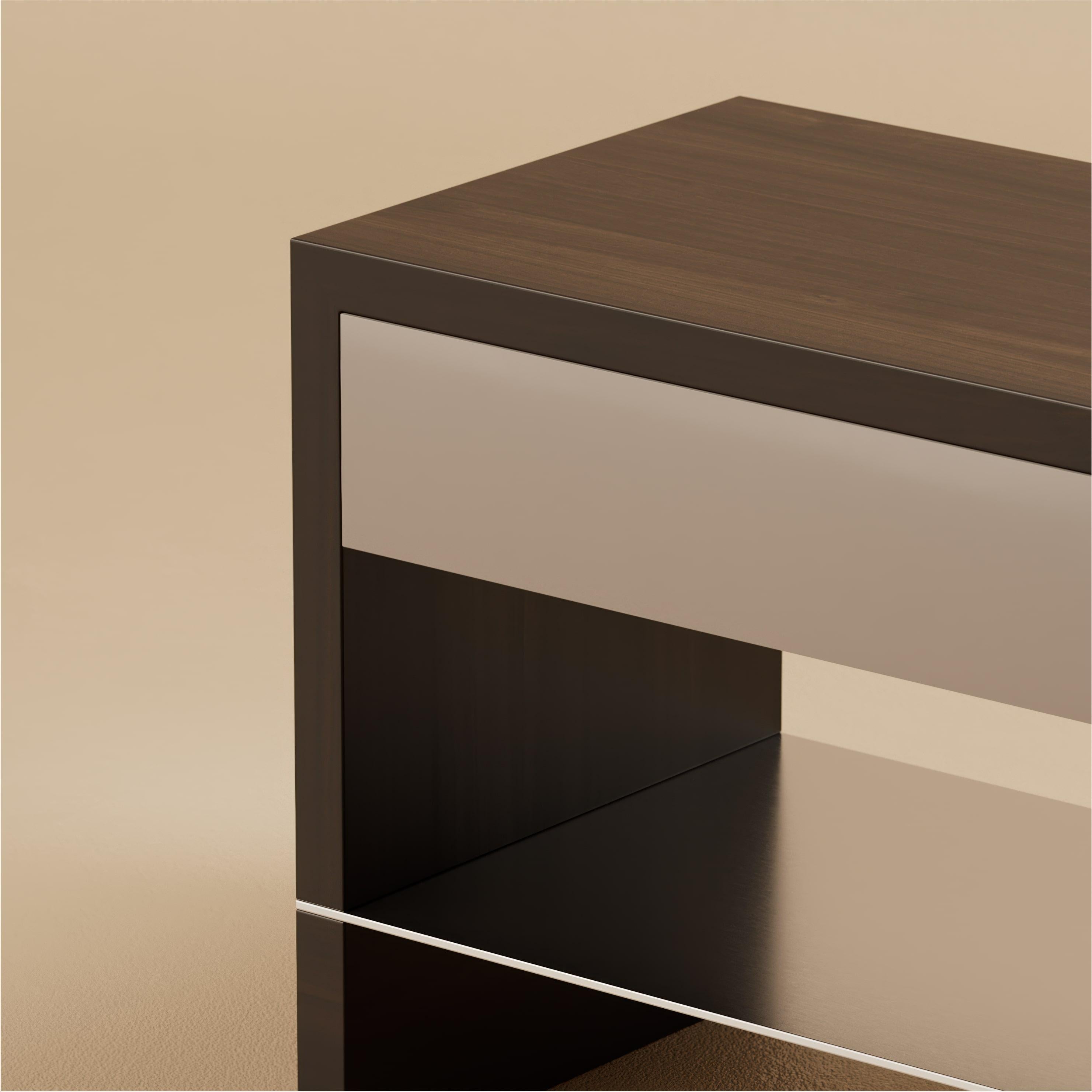Moderne G.14 Table de chevet / Noyer ébonisé avec laque et acier par Lusano en vente