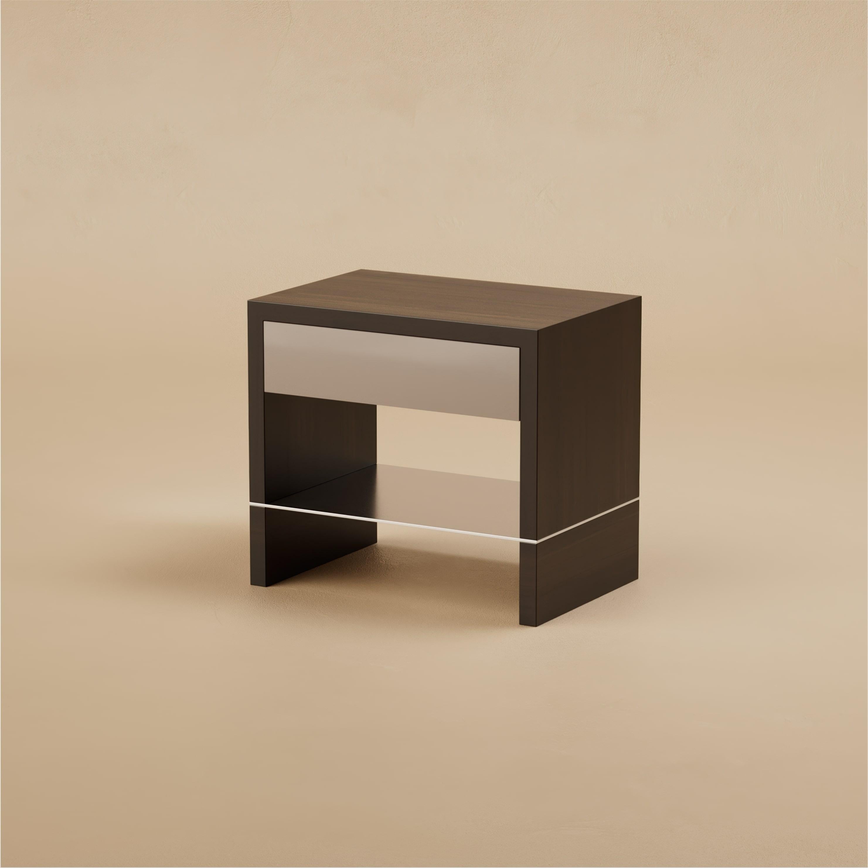 Américain G.14 Table de chevet / Noyer ébonisé avec laque et acier par Lusano en vente