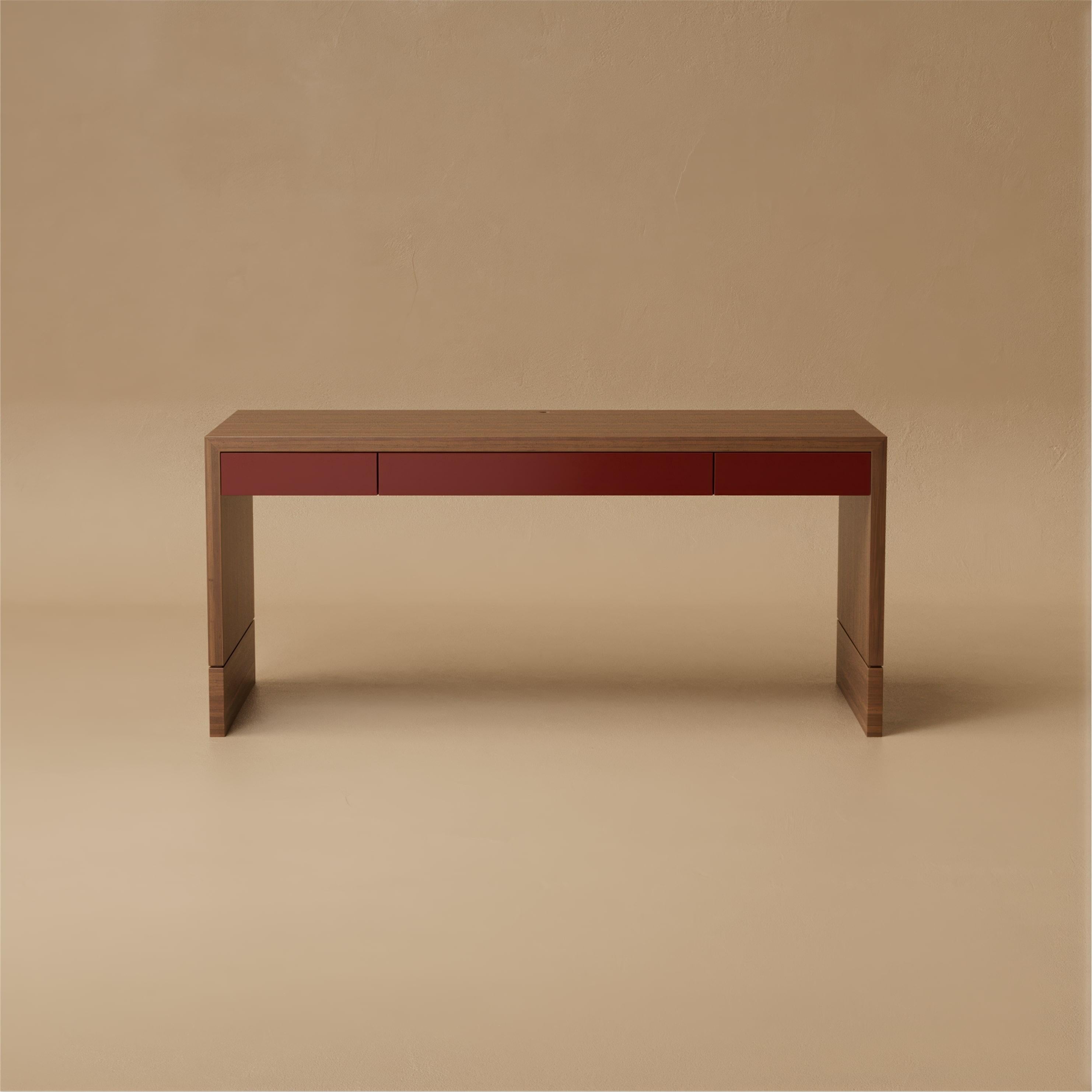 The Grant Desk is a study in proportion, where workspace becomes sculpture. A waterfall silhouette defines its form, punctuated by subtle notch detailing. Beneath, three satin lacquer drawers lined in leather offer storage that is discreet yet