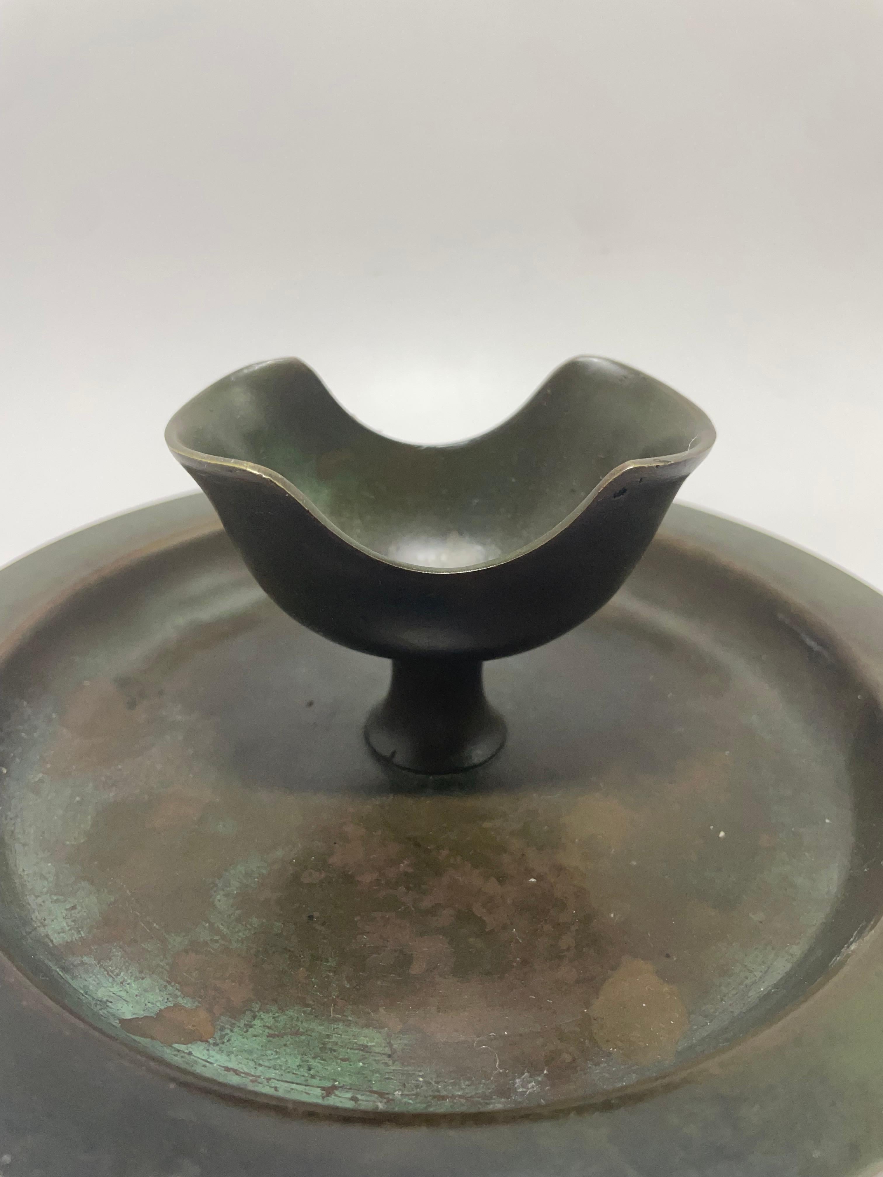 Piatto/piedistallo decorativo ''301'' in bronzo GAB. 
Contattami per qualsiasi domanda. 