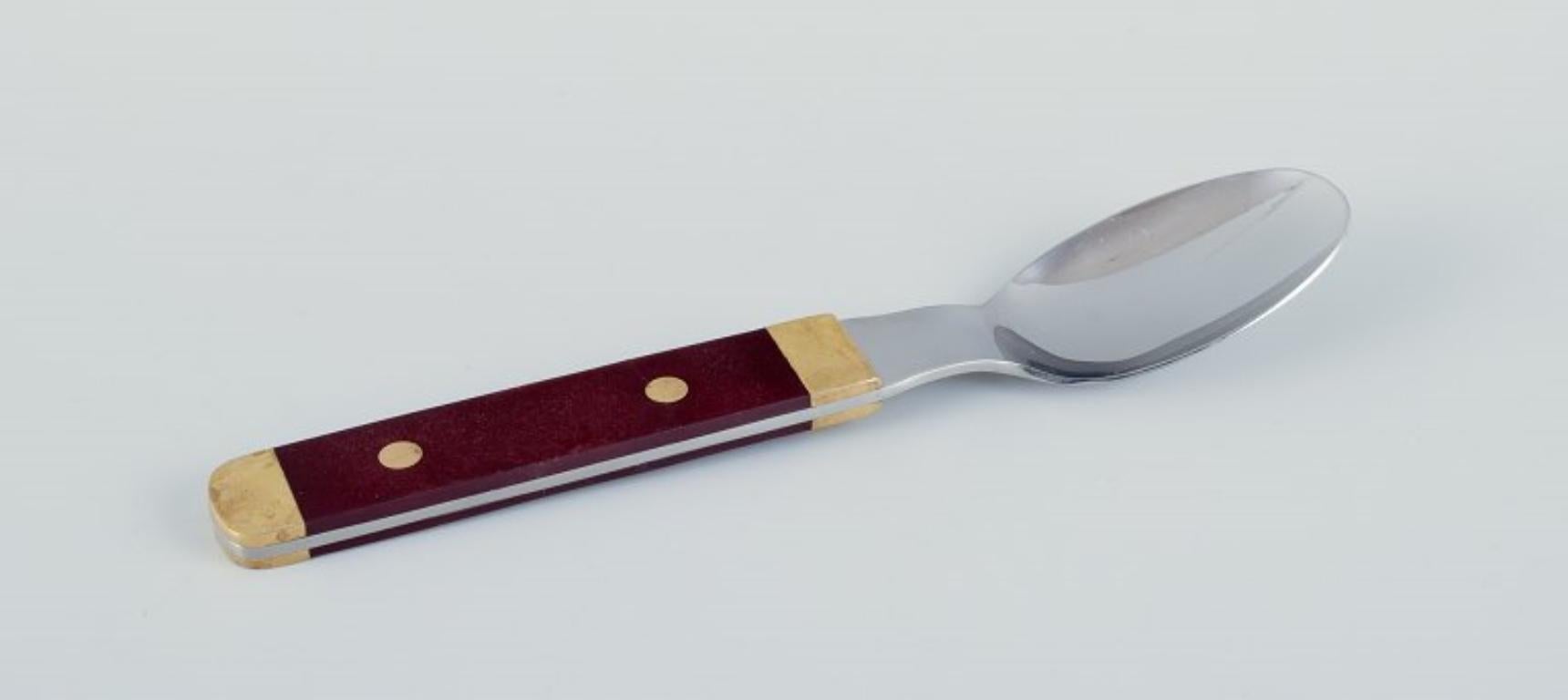 GAB-Gense, a complete set of dinner cutlery for four people. Retro style.
From the 1970s.
Made of brass, plastic, and stainless steel.
In good condition, with some minor cracks in the plastic.
Marked.
Knife: Length 21.3 cm.
Fork: Length 19.0