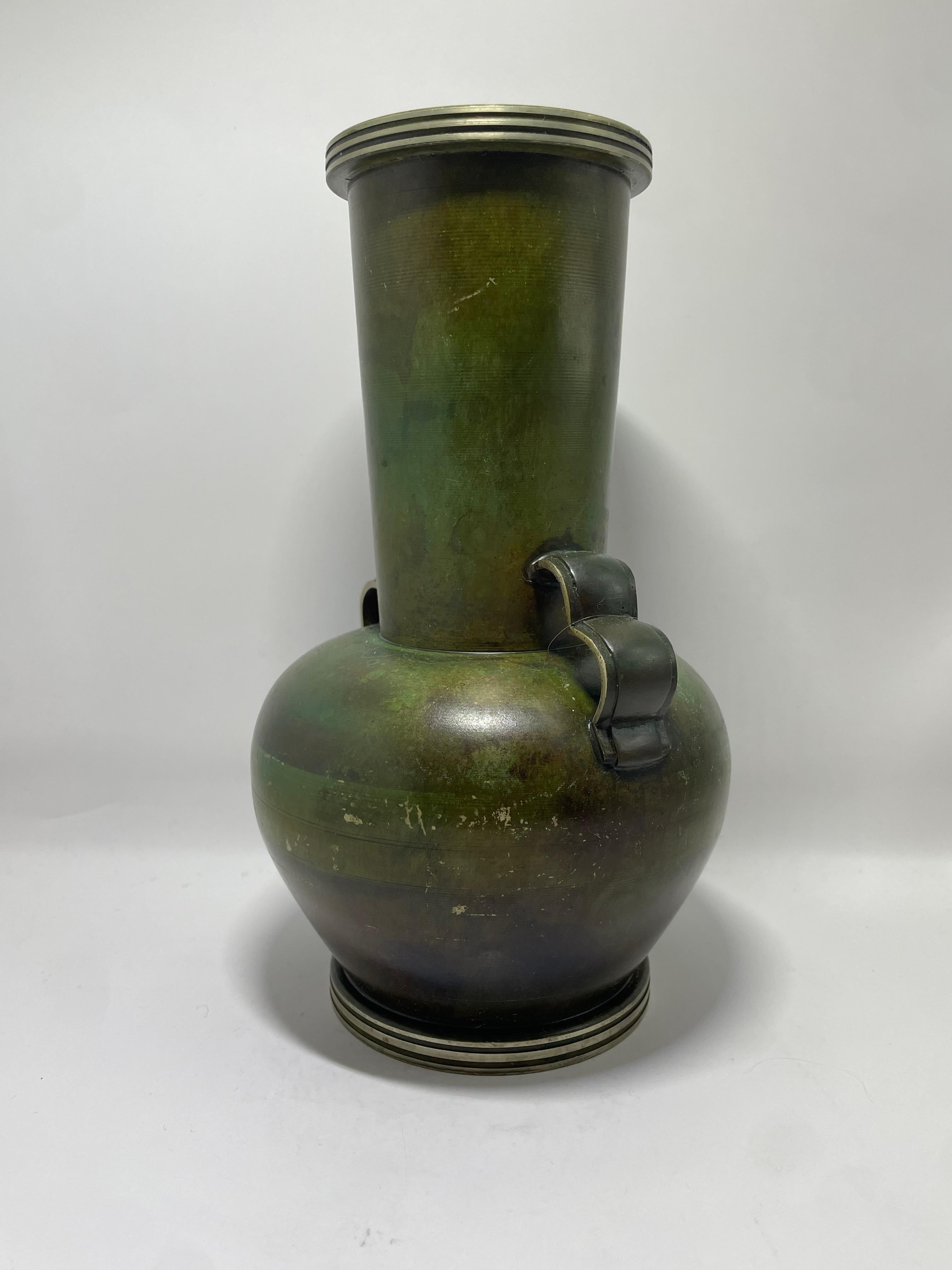 Vaso in bronzo realizzato da Orio - GAB negli anni '30. 