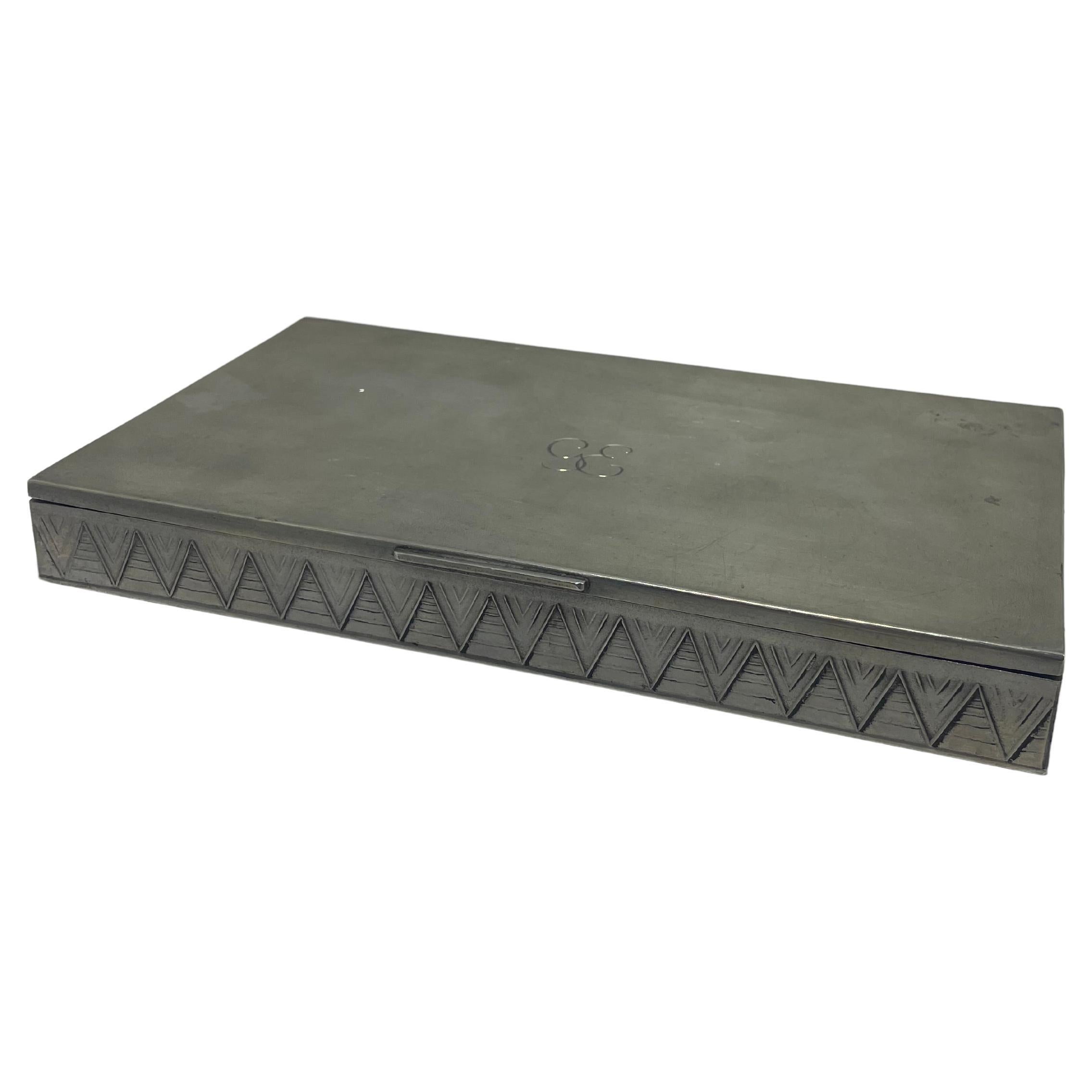 Caja sueca Art Decó de peltre con tapa de GAB, años 30