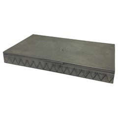 Caja sueca Art Decó de peltre con tapa de GAB, años 30
