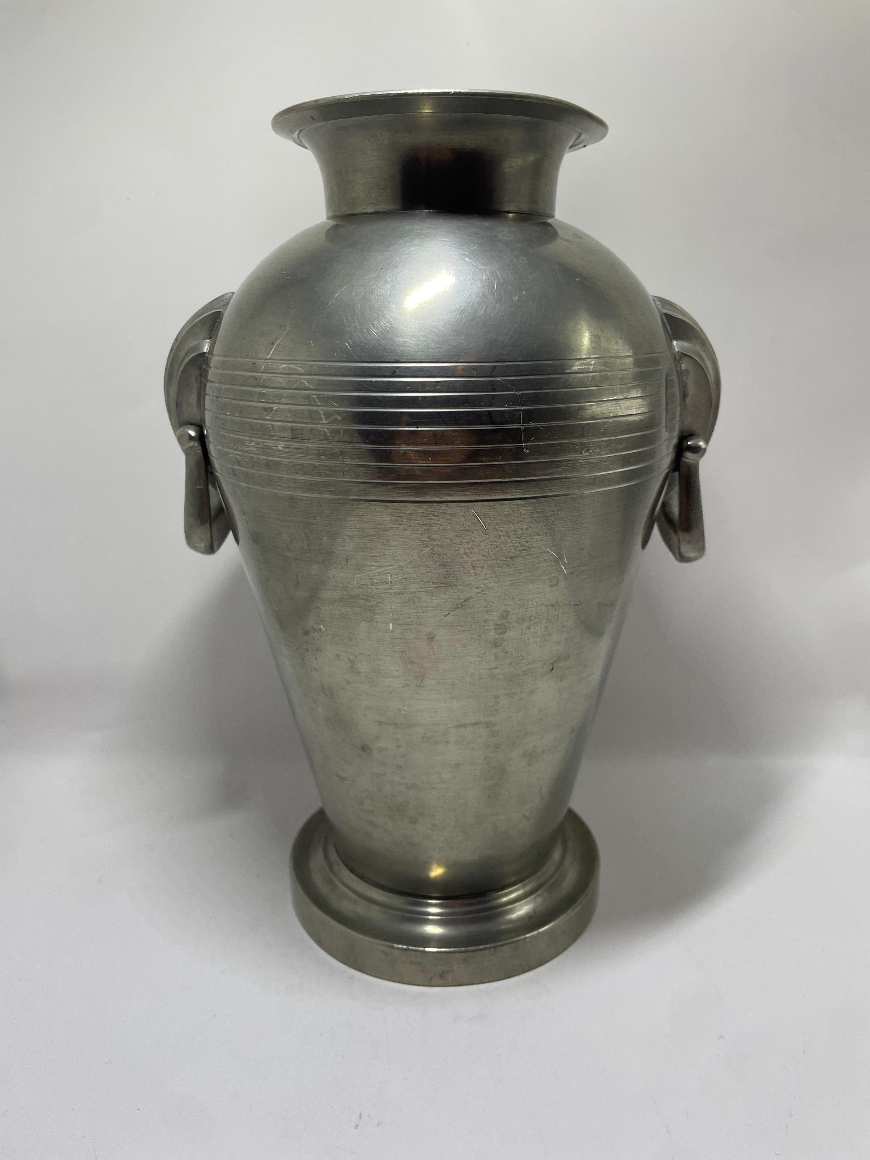 Svedese Vaso di presentazione svedese in peltro di GAB, datato 1937 in vendita