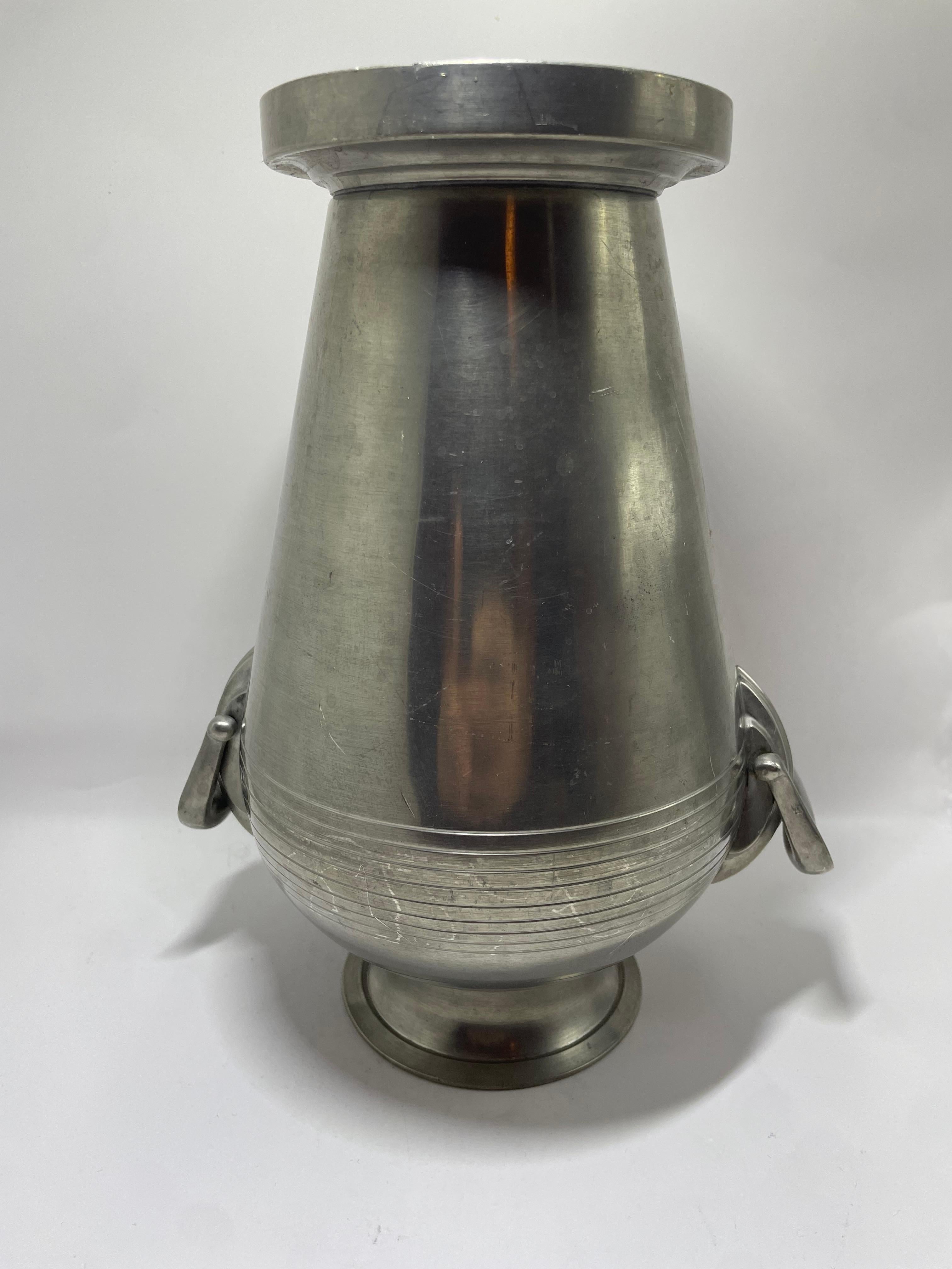 Vaso di presentazione svedese in peltro di GAB, datato 1937 In condizioni buone in vendita a Stockholm, SE