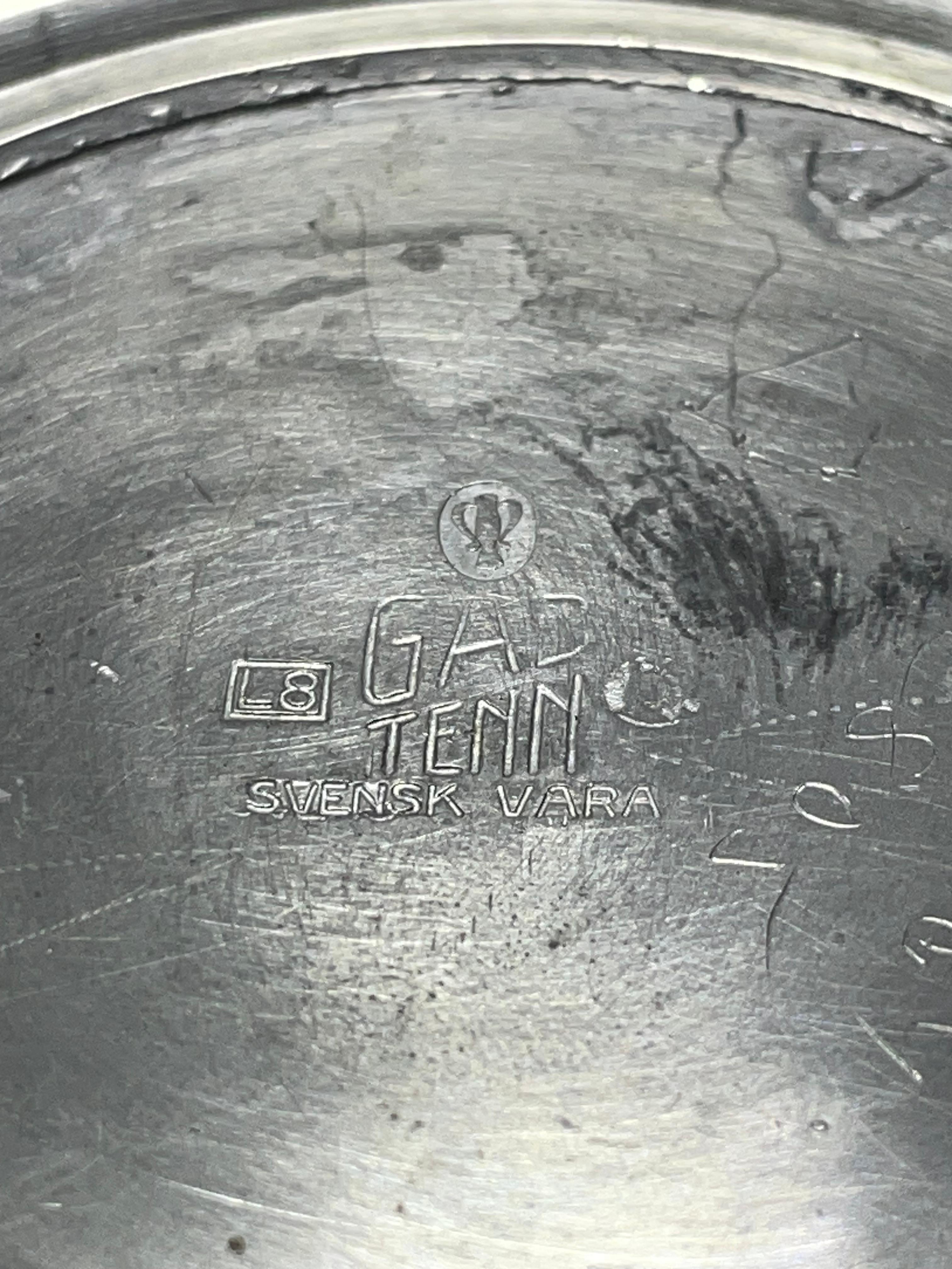 Metà XX secolo Vaso di presentazione svedese in peltro di GAB, datato 1937 in vendita