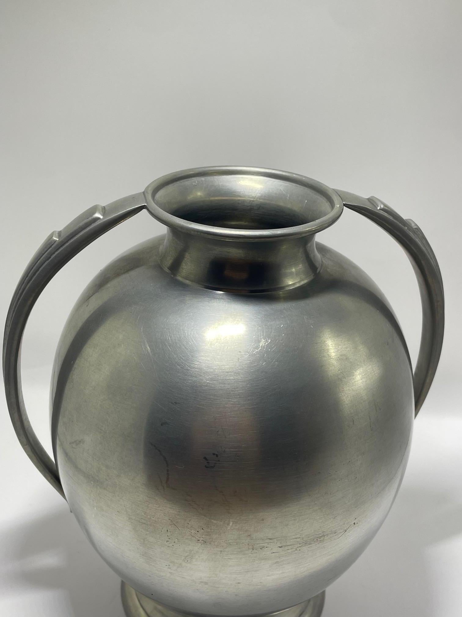 Metà XX secolo Vaso in peltro GAB - grazia svedese - anni '30 in vendita