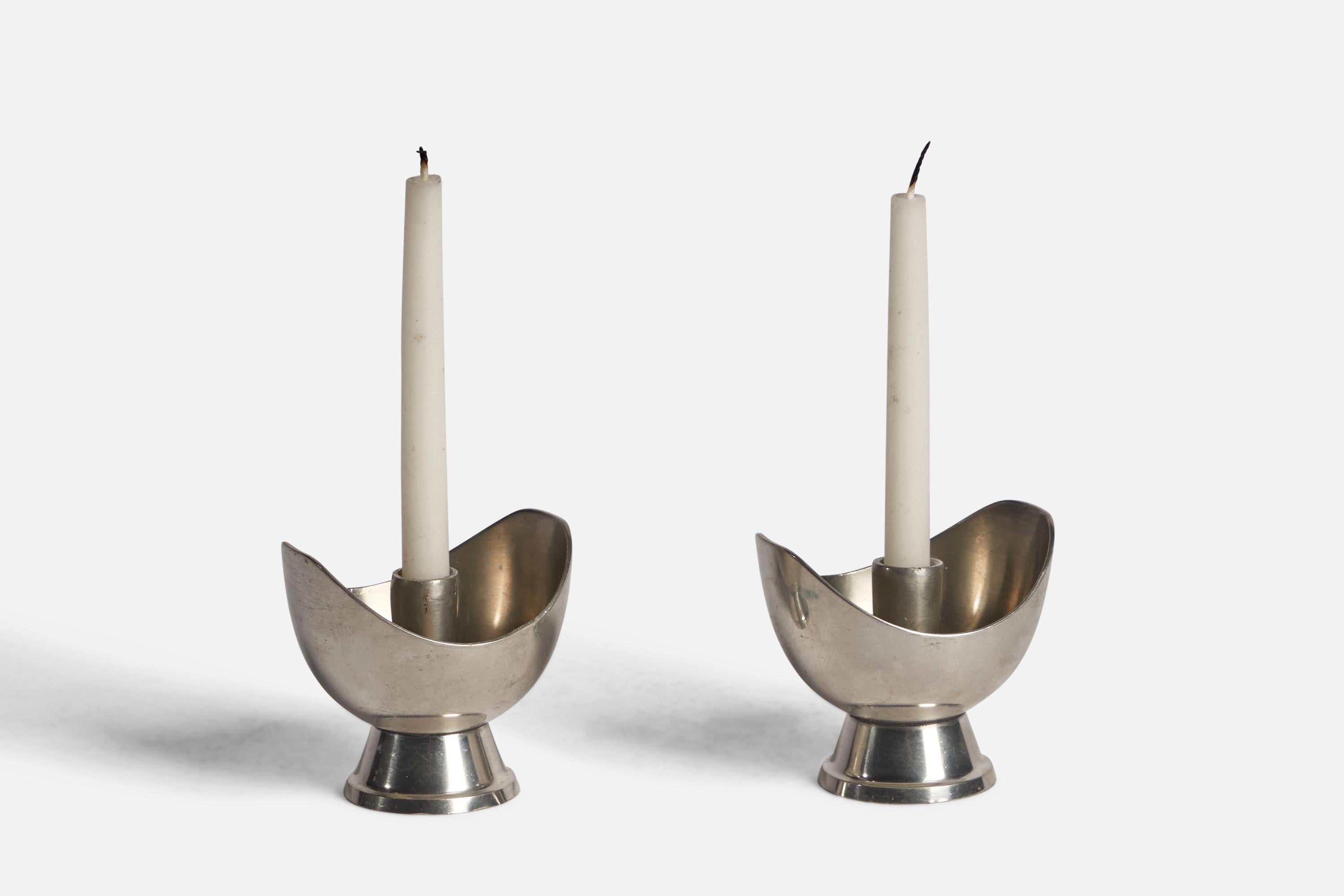 A pair of small pewter candlesticks designed and produced by GAB Guldsmedsaktiebolaget, Sweden, 1930s.

Holds 0.4” diameter candles
”P9 GAB TENN” stamp on bottom
 