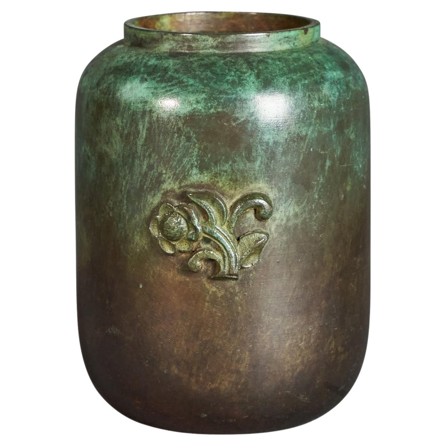 GAB, petit vase, bronze, Suède, années 1940 en vente
