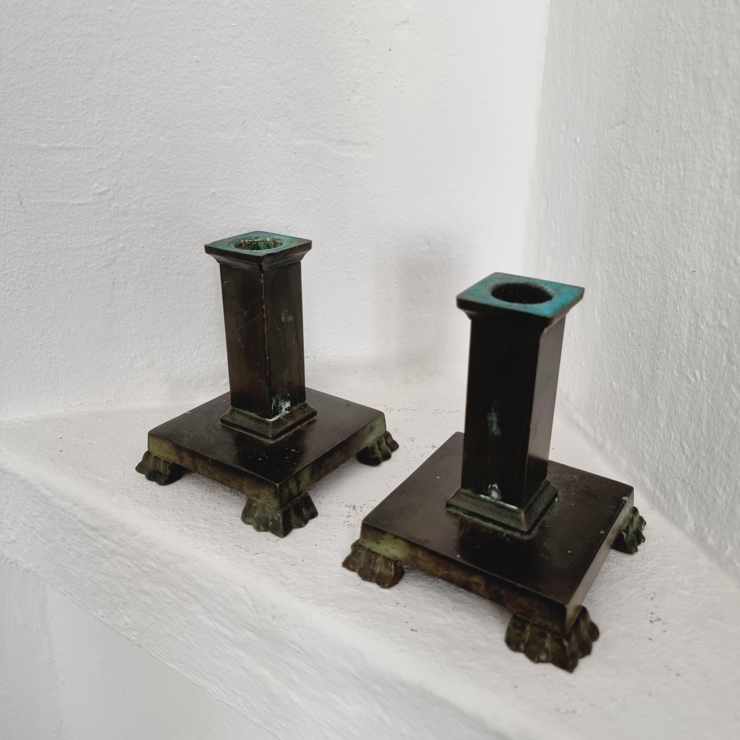 A pair of bronze candlesticks in solid bronze with decor of lion paws. Designed by Jacob Ängman  (1876-1942)  for GAB / Guldaktiebolaget, Sweden 1920/30s / Swedish Grace. 

In good condition, normal patina / signs of use and age.