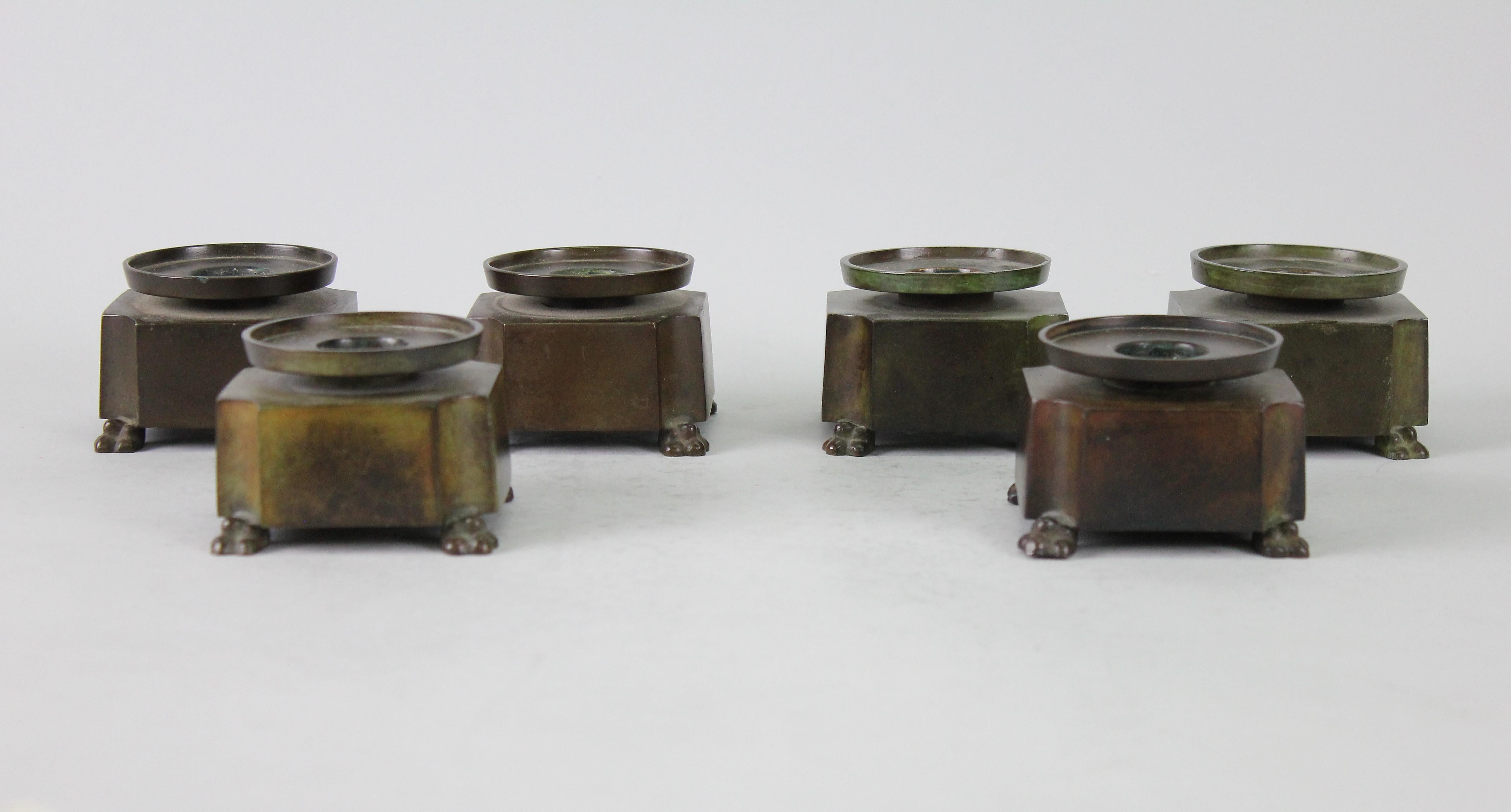 A set of six patinated modernist bronze candlesticks.
Made in Stockholm Sweden by Guldsmedsaktiebolaget (GAB) in the 1930s.
Bronze, patinated in green and brown.

Very nice condition. No issues!
Suitable for normal-sized candles.