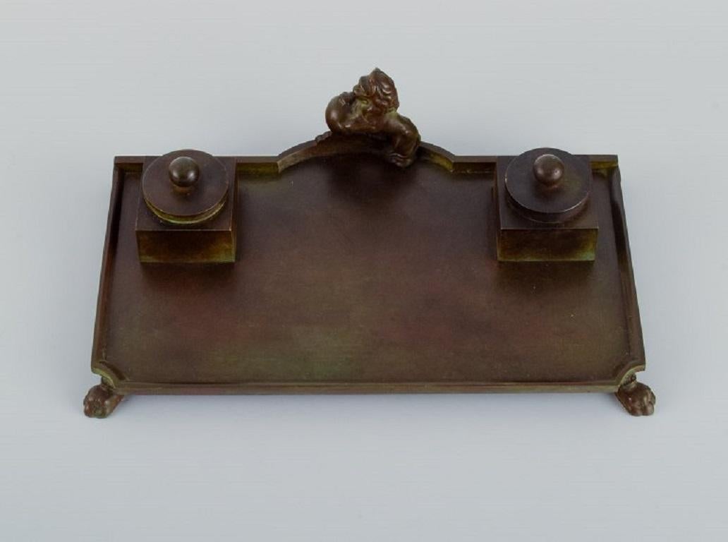 GAB Sweden, a writing set in bronze consisting of an inkwell, letter knife, letter holder, seal and inkwell.
Art Deco approx. 1930.
In excellent condition with good patina.
Seal with monogram.
Marked GAB 204.
The inkwell measures L 26 x W 15.5