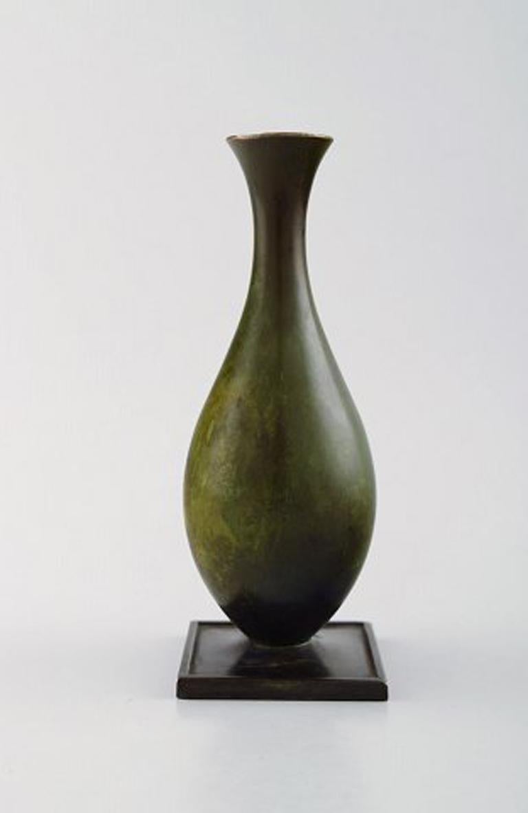 GAB, Sweden Art Deco vase, bronze, 1930s-1940s.
Measures: 17 cm. x 7 cm.
In very good condition, beautiful patina.