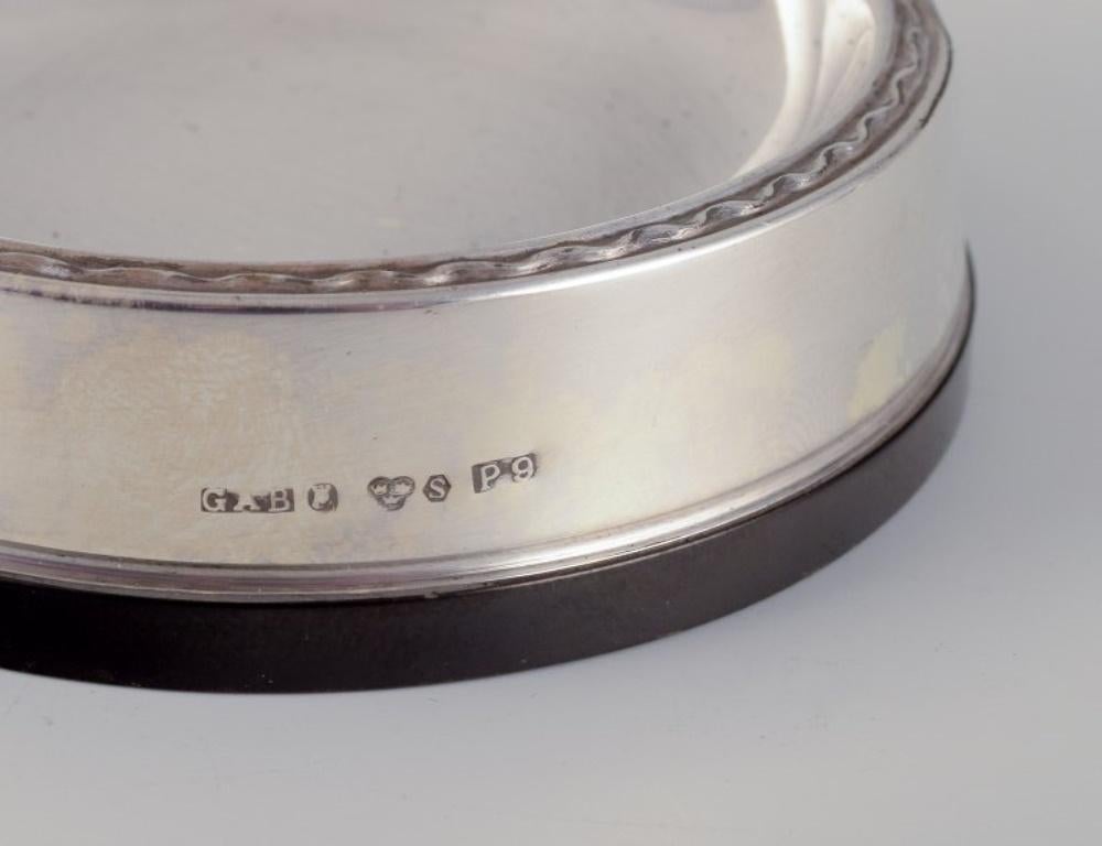 GAB, Sweden. Four salt cellars in 830 silver and bakelite. Art Deco style. In Excellent Condition For Sale In Copenhagen, DK