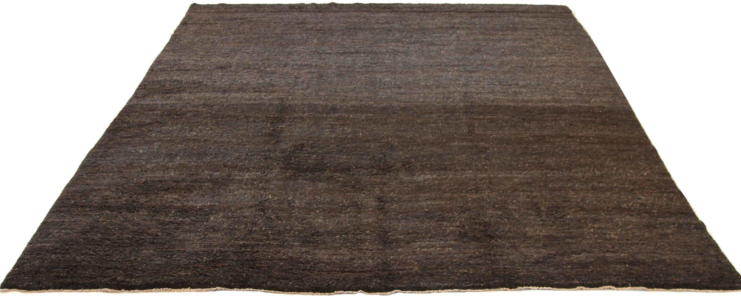 Entdecken Sie die Eleganz dieses einzigartigen Gabbehs, der sich durch seine wunderschöne Handwerkskunst aus der Zeit um 1990 auszeichnet. Dieses exklusive Design, das mit viel Liebe zum Detail entworfen wurde, ist perfekt, um Ihren Raum zu