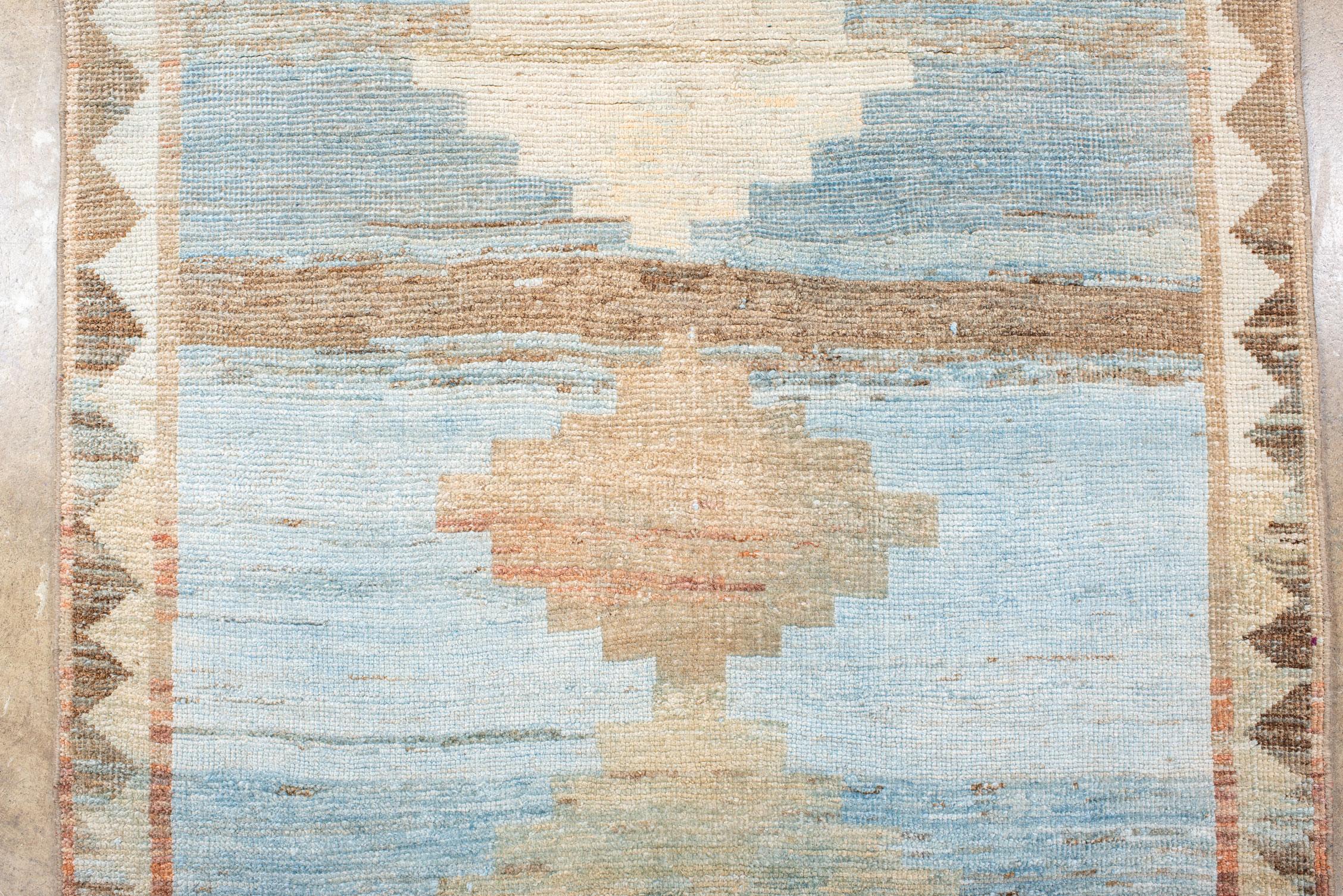 Tapis long Gabbeh avec un beau champ bleu Bon état - En vente à New York, NY
