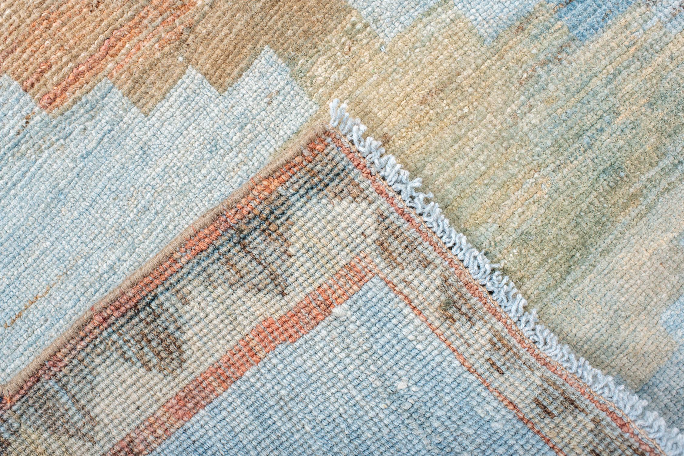 20ième siècle Tapis long Gabbeh avec un beau champ bleu en vente