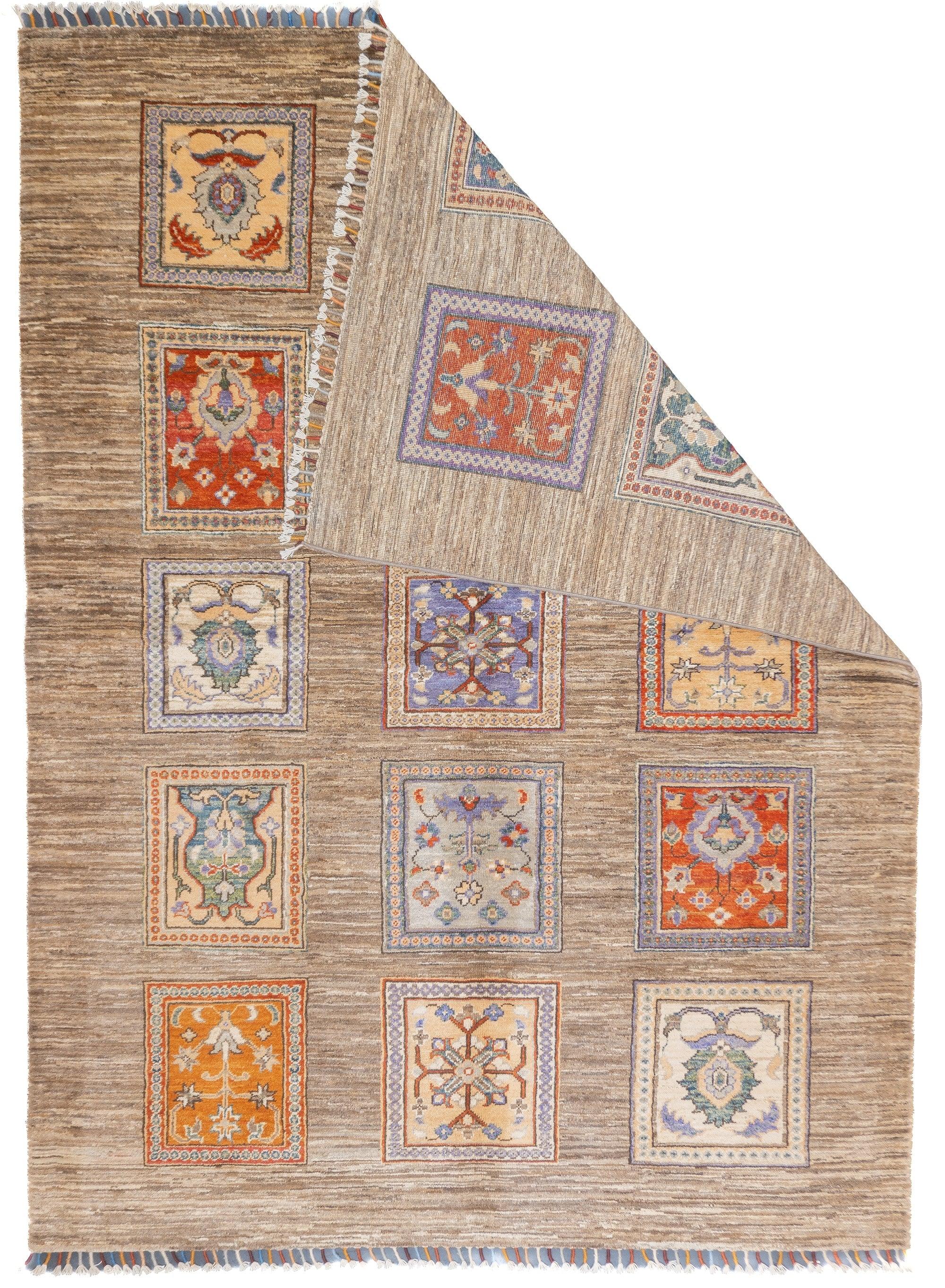 Gabbeh-Teppich 5'8'' x 7'10''. Wollflorteppiche, in der Regel in Form von Streuteppichen, die von den Gaschghai-Stämmen in Südwestpersien (Provinz Fars) gewebt werden, in mäßiger Knüpfung, einfachen Geometrien und schattenlosen Farben. Ab etwa 1900.