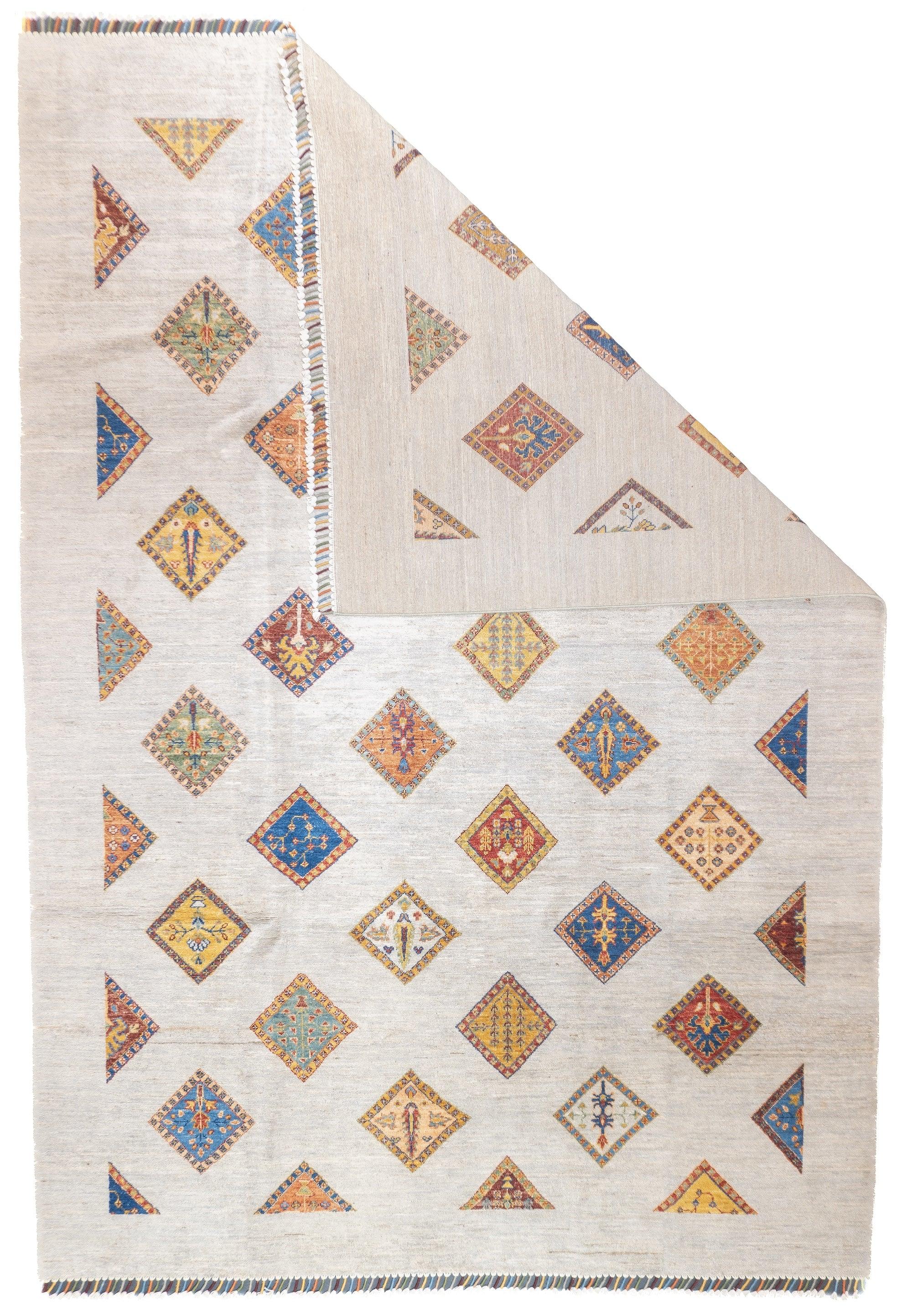 Tappeto Gabbeh 6'8'' x 9'7''. Tappeti a vello di lana, di solito di formato sparso, tessuti dalle tribù Qashghai della Persia occidentale (provincia di Fars), a trama moderata, con geometrie ordinate e colori non sfumati. Dal 1900 circa in poi. Ora