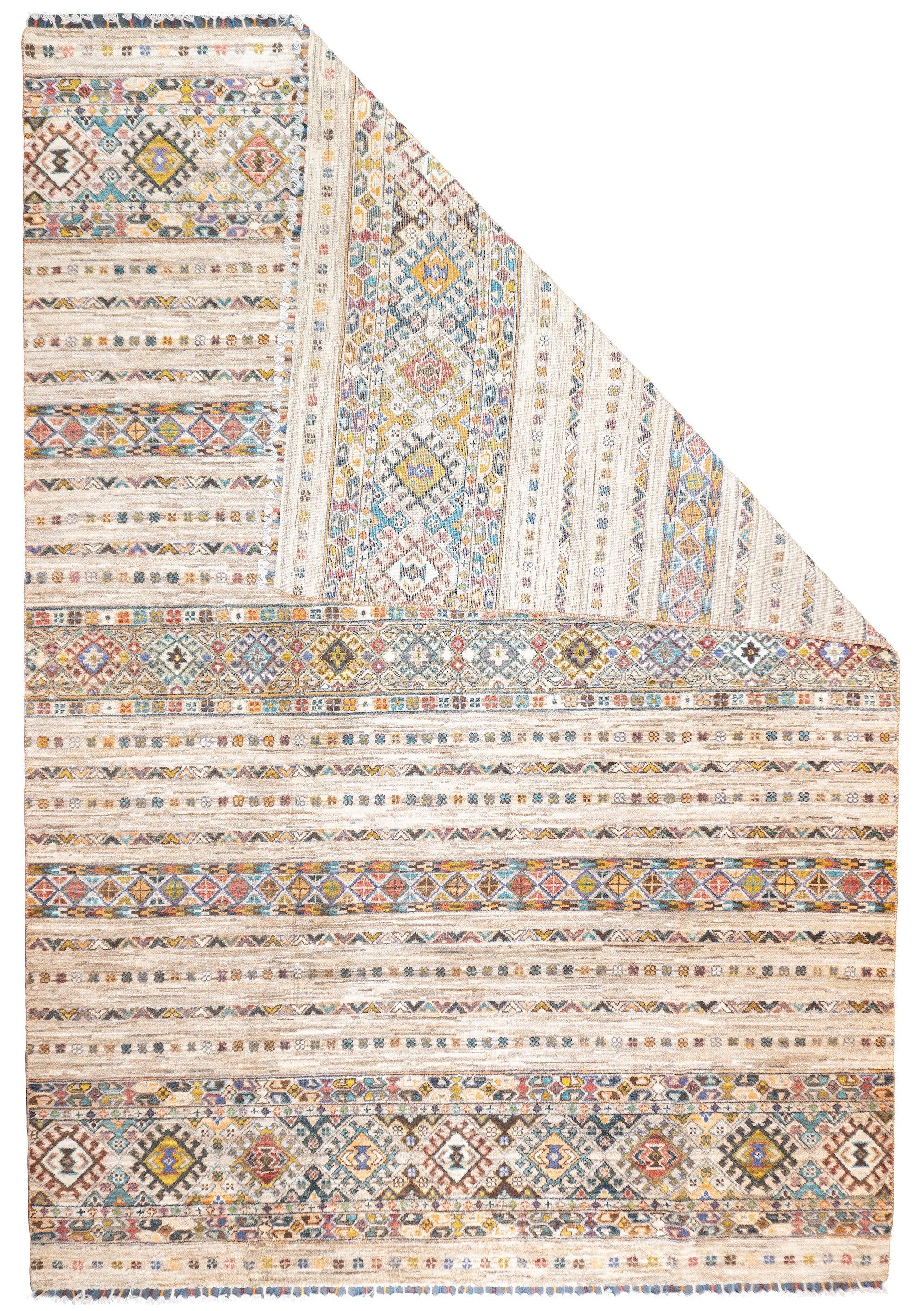Gabbeh-Teppich 6'8'' x 9'9''. Wollflorteppiche, in der Regel in Form von Streuteppichen, die von den Gaschghai-Stämmen in Südwestpersien (Provinz Fars) gewebt werden, in mäßiger Knüpfung, einfachen Geometrien und schattenlosen Farben. Ab etwa 1900.