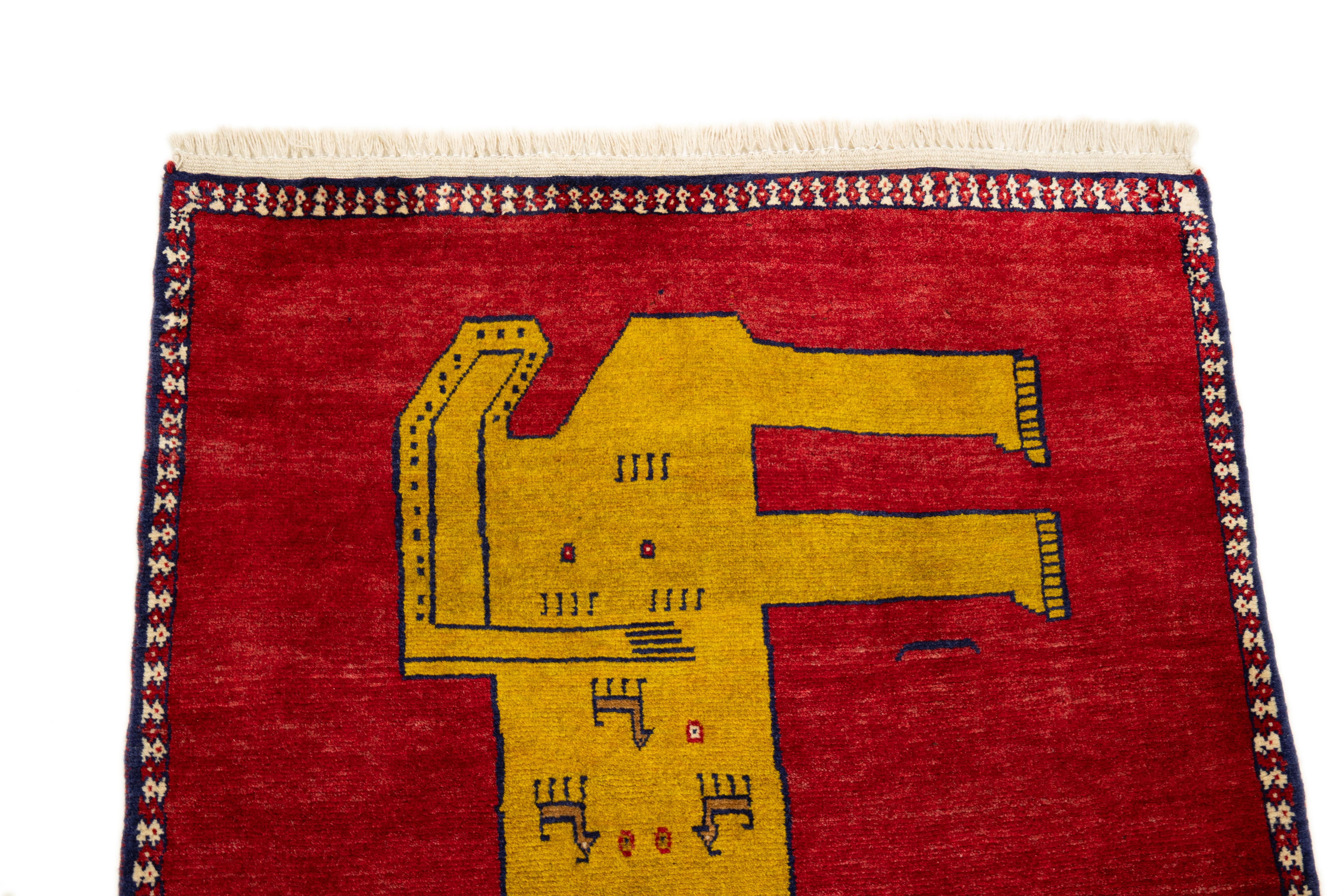 Annodato a mano Tappeto Gabbeh, annodato a mano, 4,8 × 3,4 piedi - Leone rosso e giallo in vendita